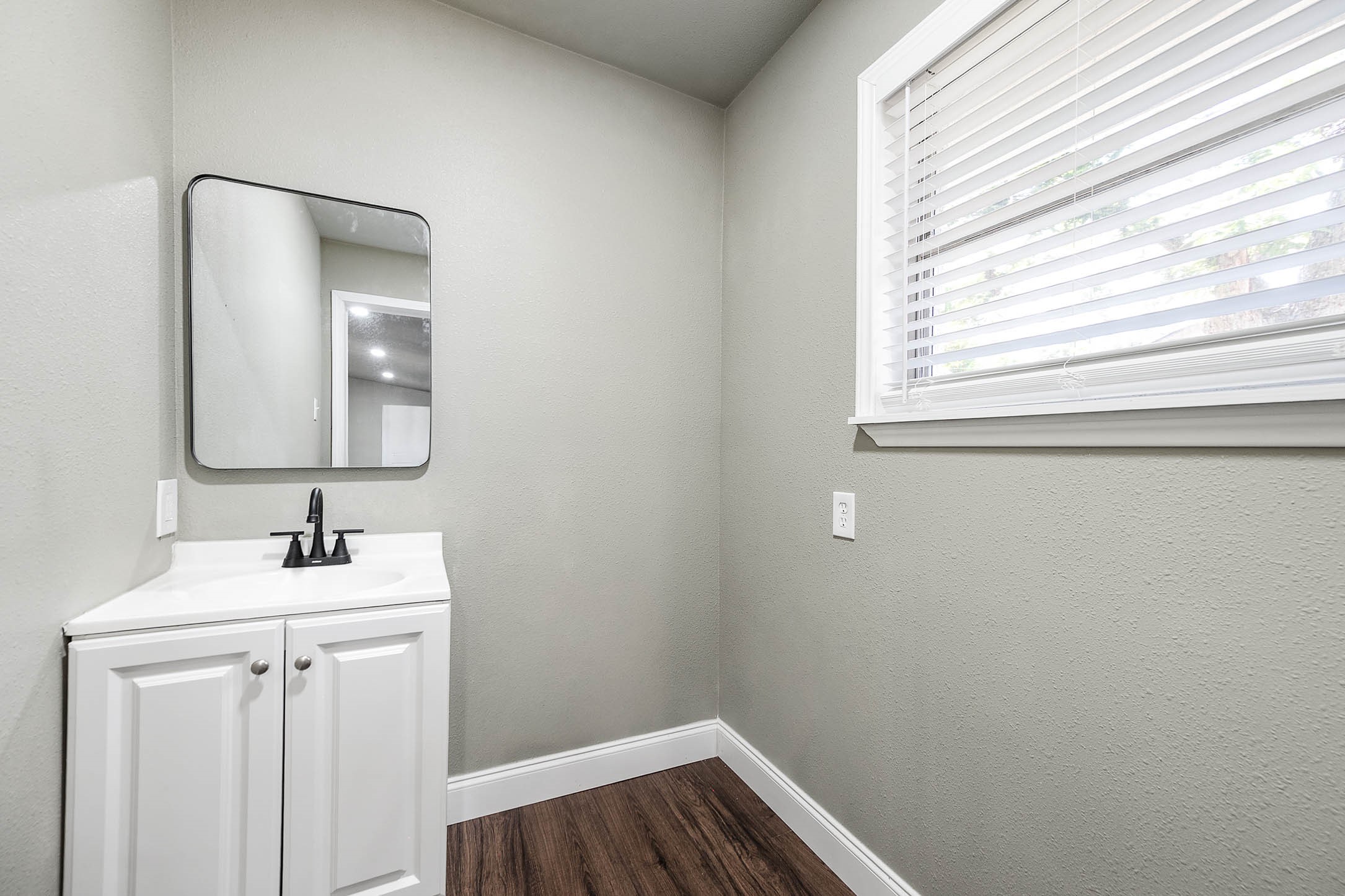 717 Cedar Lawn Drive Property Photo 20