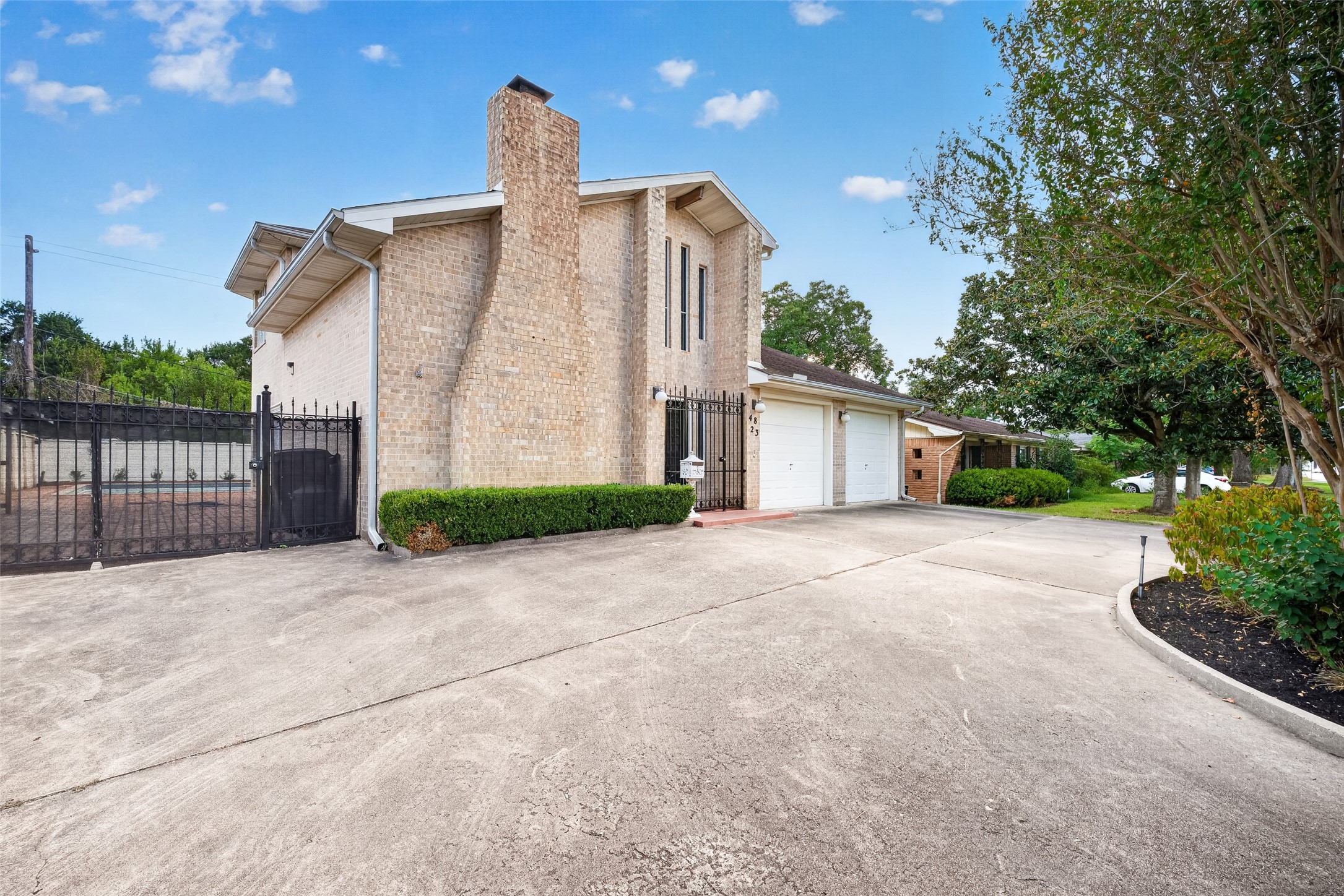 4823 Benning Drive Property Photo 1