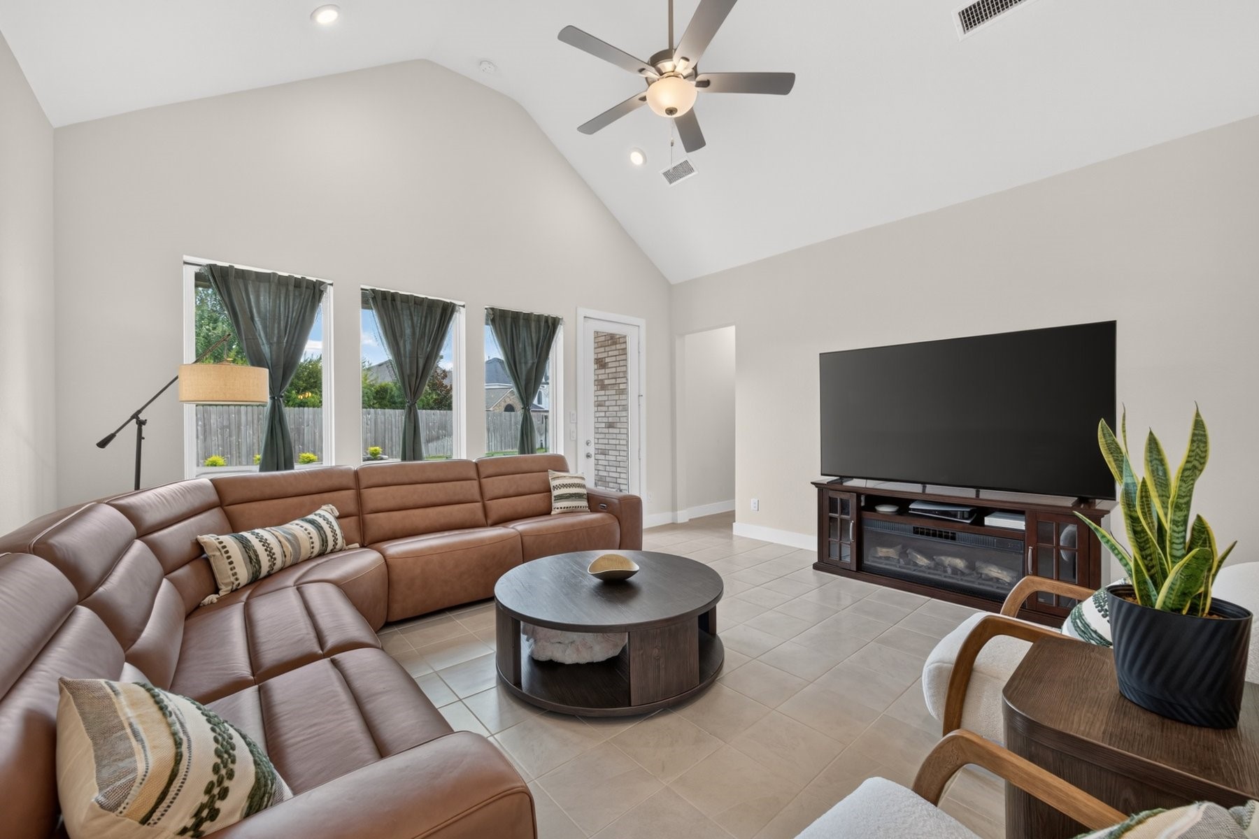 9123 Ray Decent Lane Property Photo 16