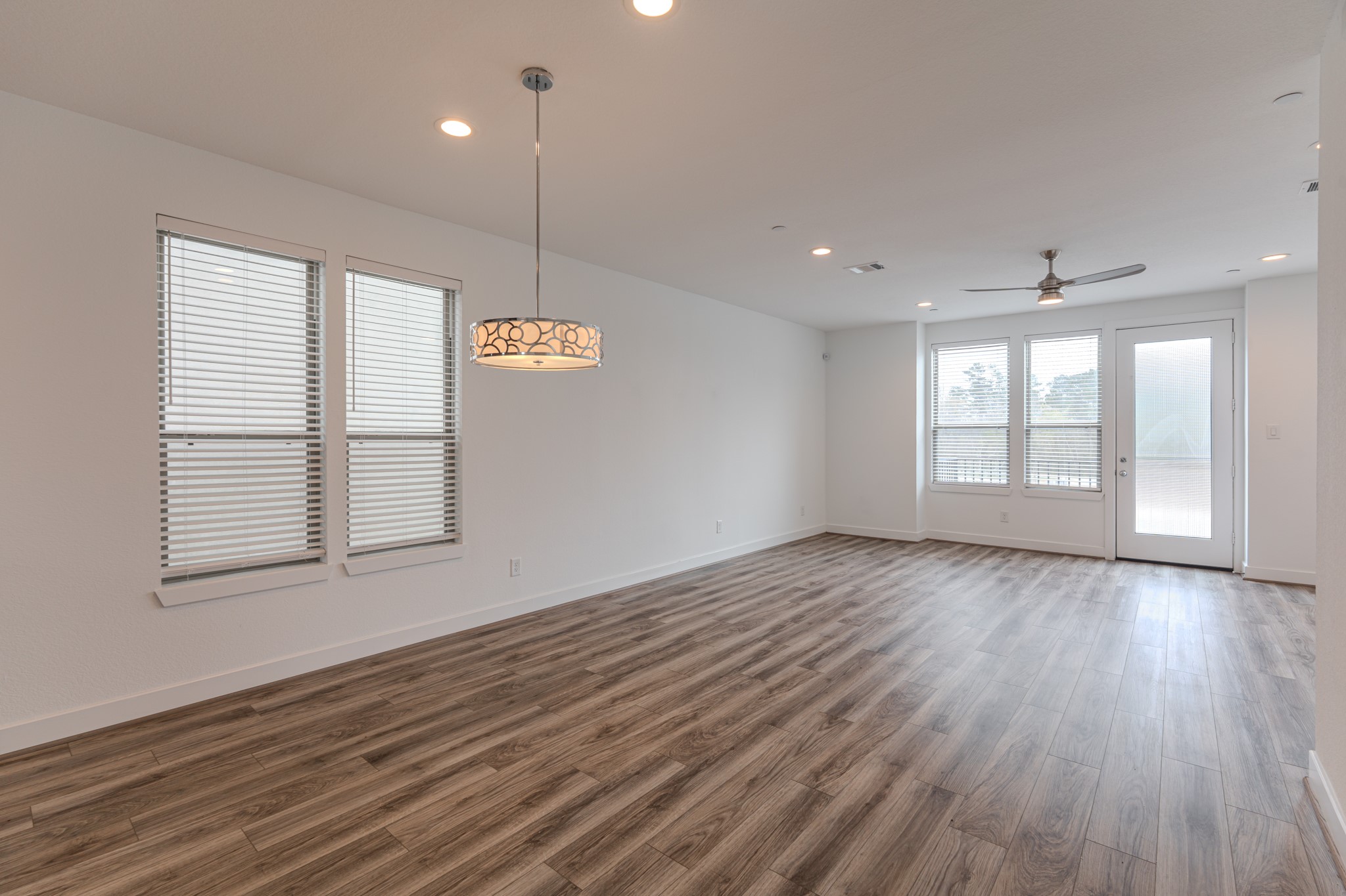 18736 B Centro Main St Property Photo 9