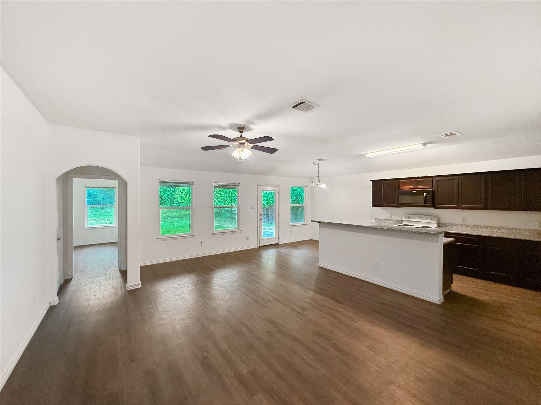114 County Road 3554 Property Photo 3