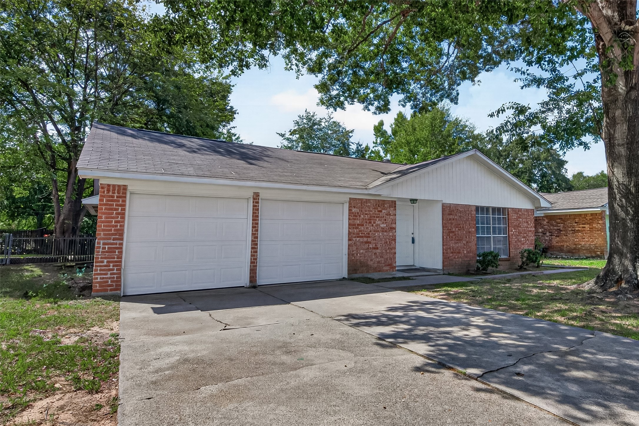 214 Crest Hill Drive Property Photo 1