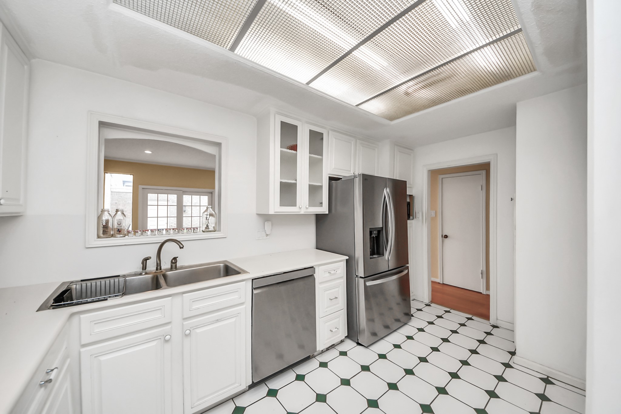 1734 S Gessner Road Property Photo 3