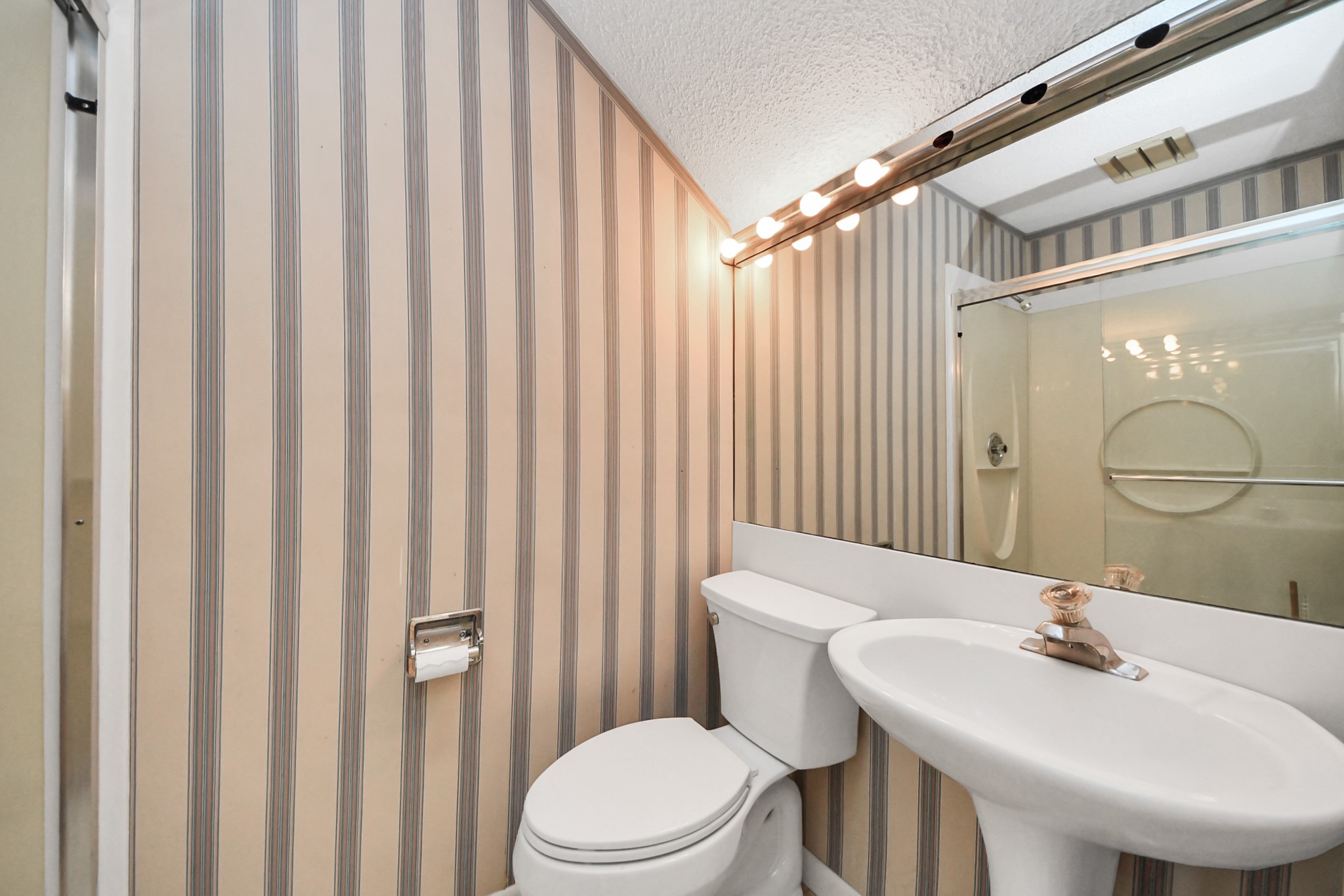 1734 S Gessner Road Property Photo 8