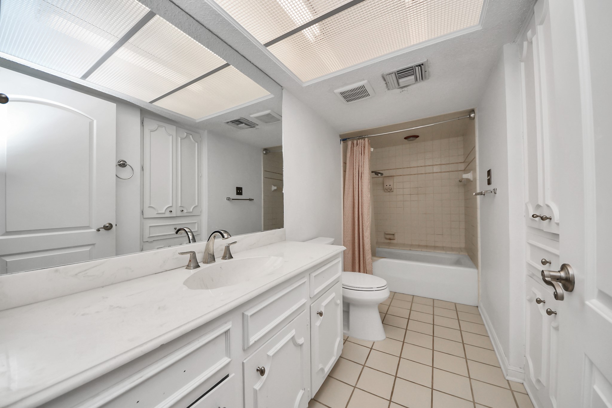 1734 S Gessner Road Property Photo 14