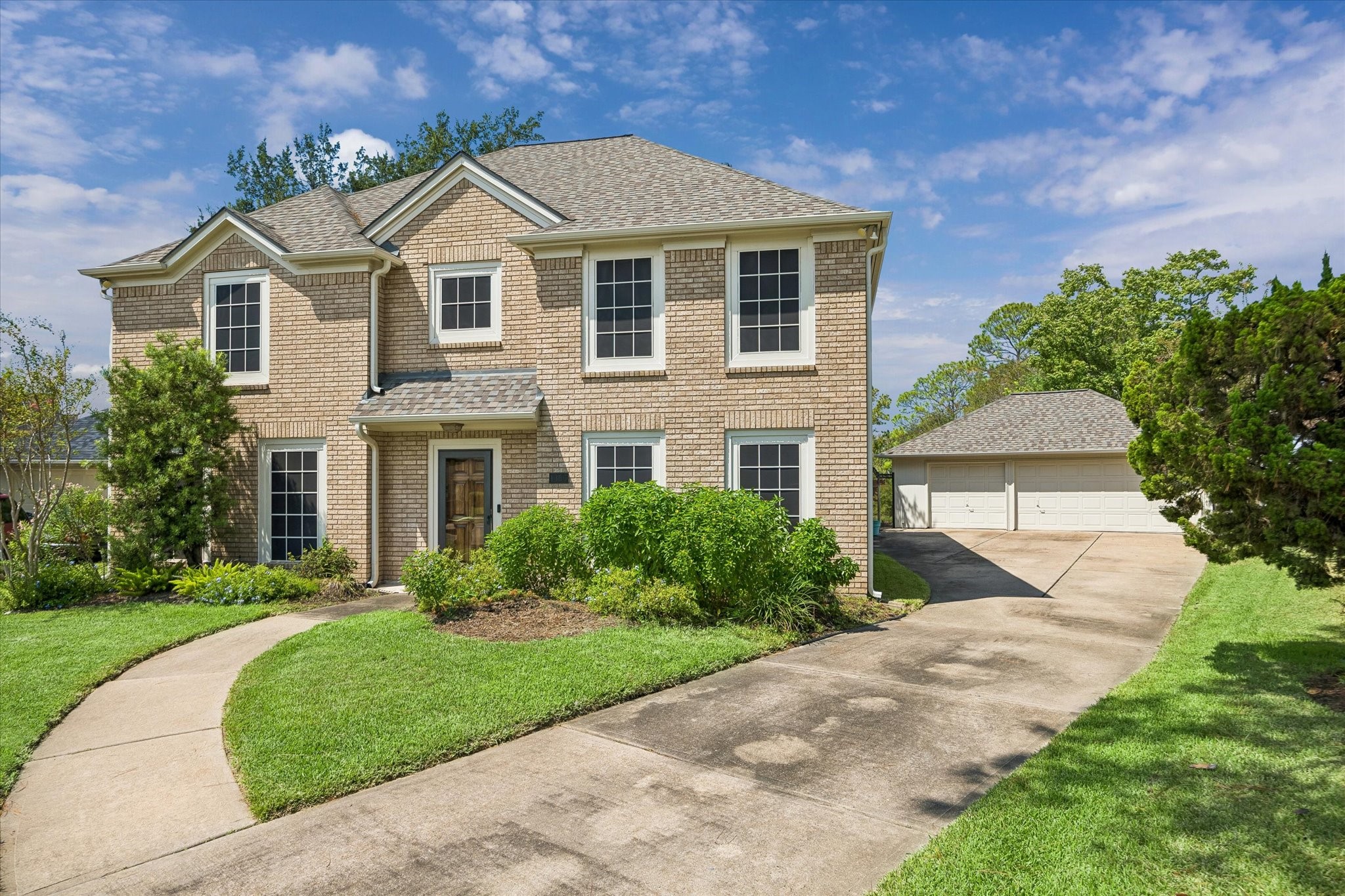 1306 Forest Hollow Drive Property Photo 2
