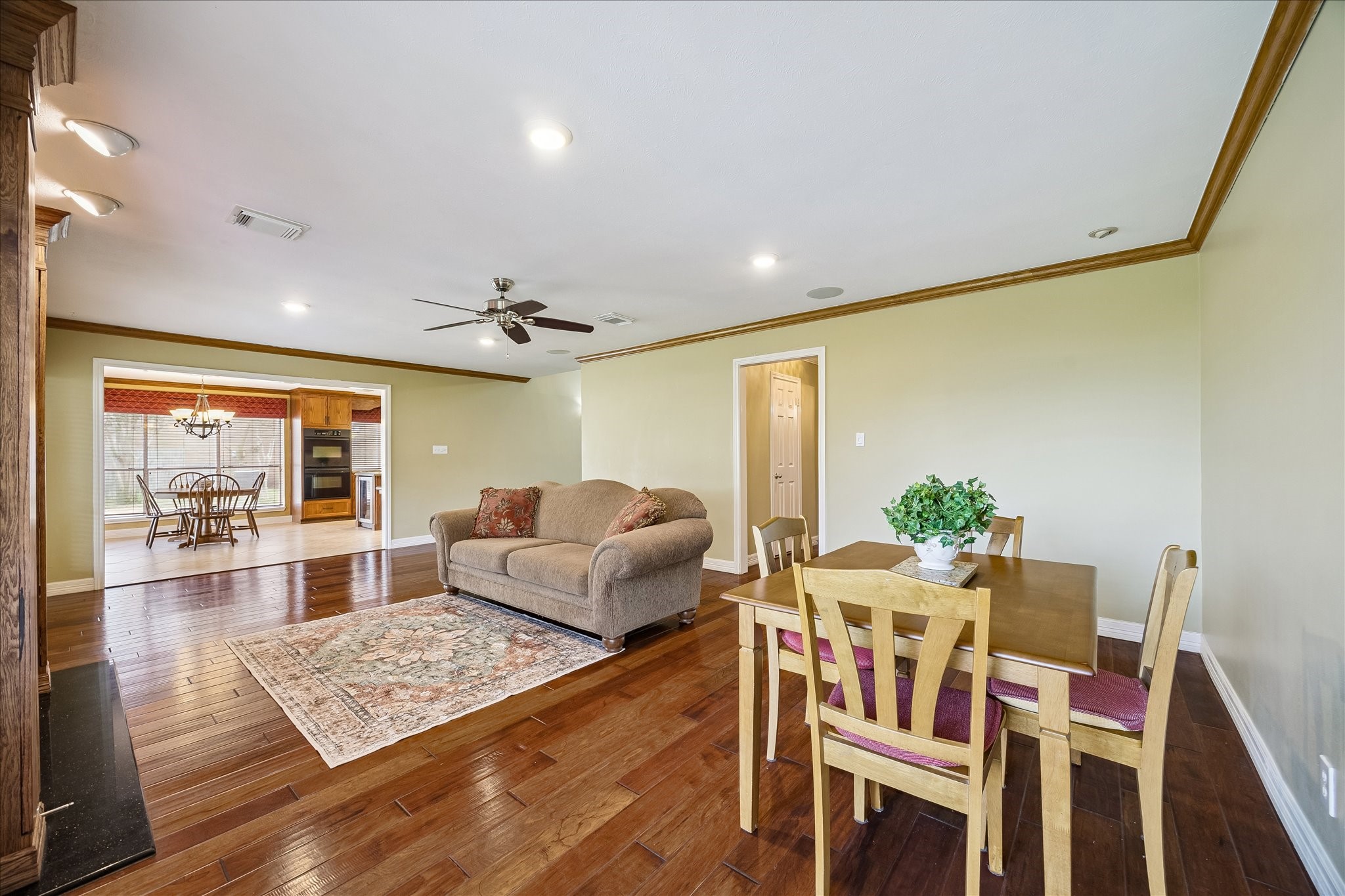 1306 Forest Hollow Drive Property Photo 5