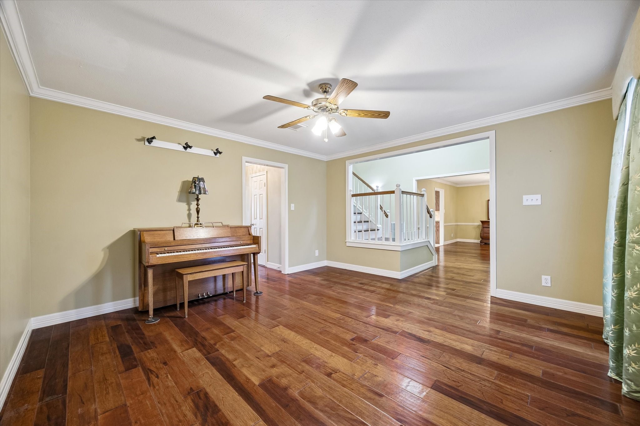 1306 Forest Hollow Drive Property Photo 8