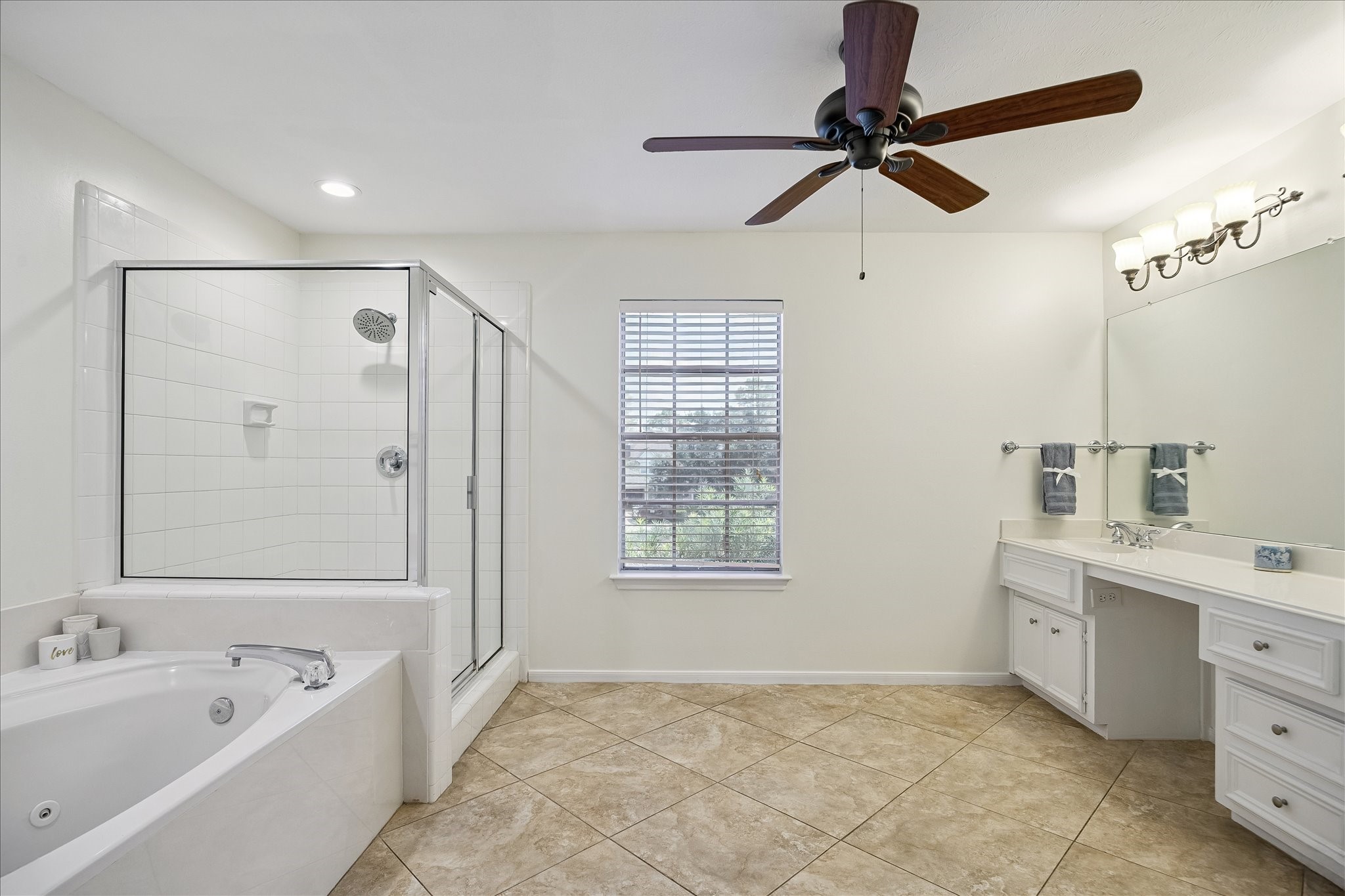 1306 Forest Hollow Drive Property Photo 14