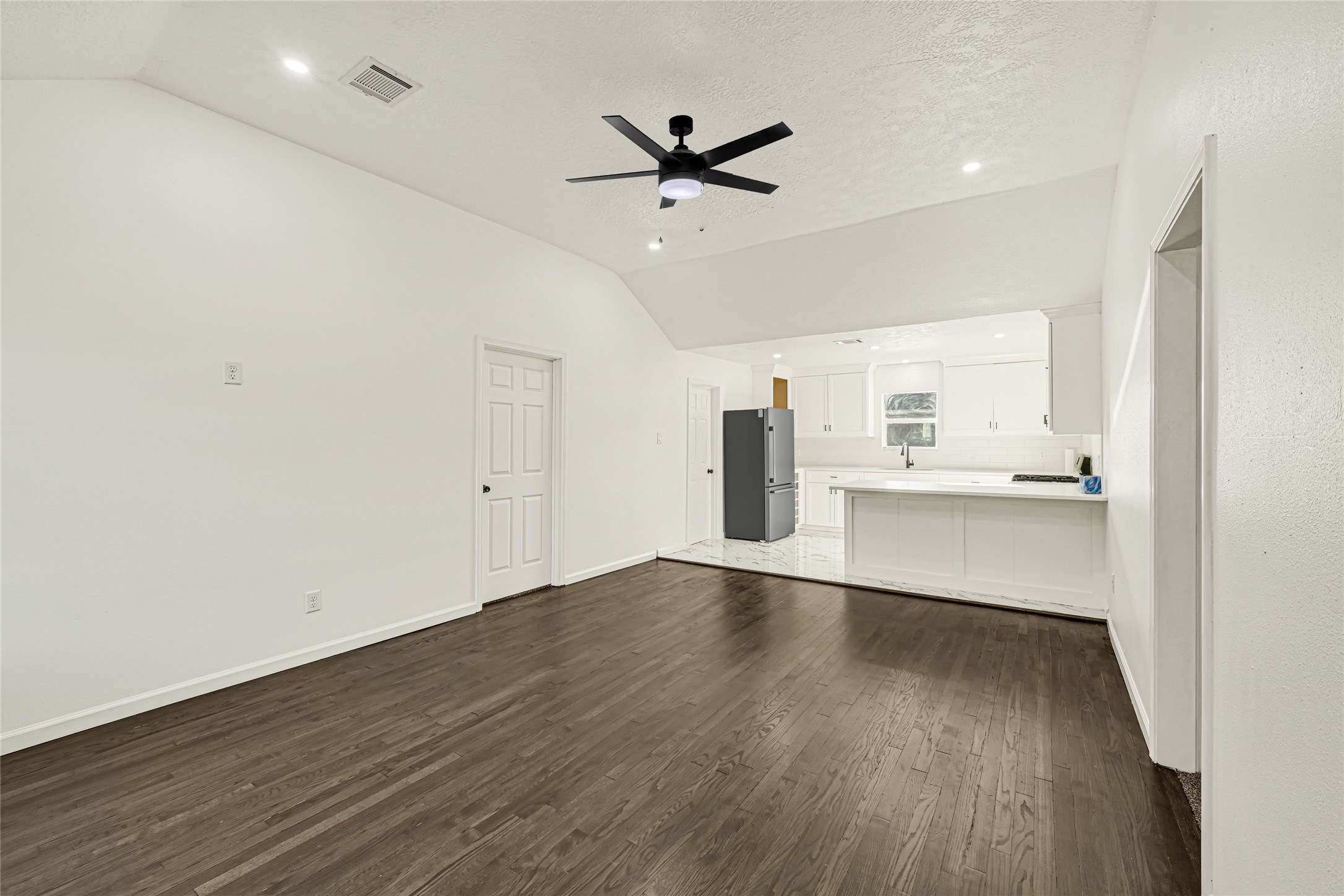 7101 Goforth Street Property Photo 3