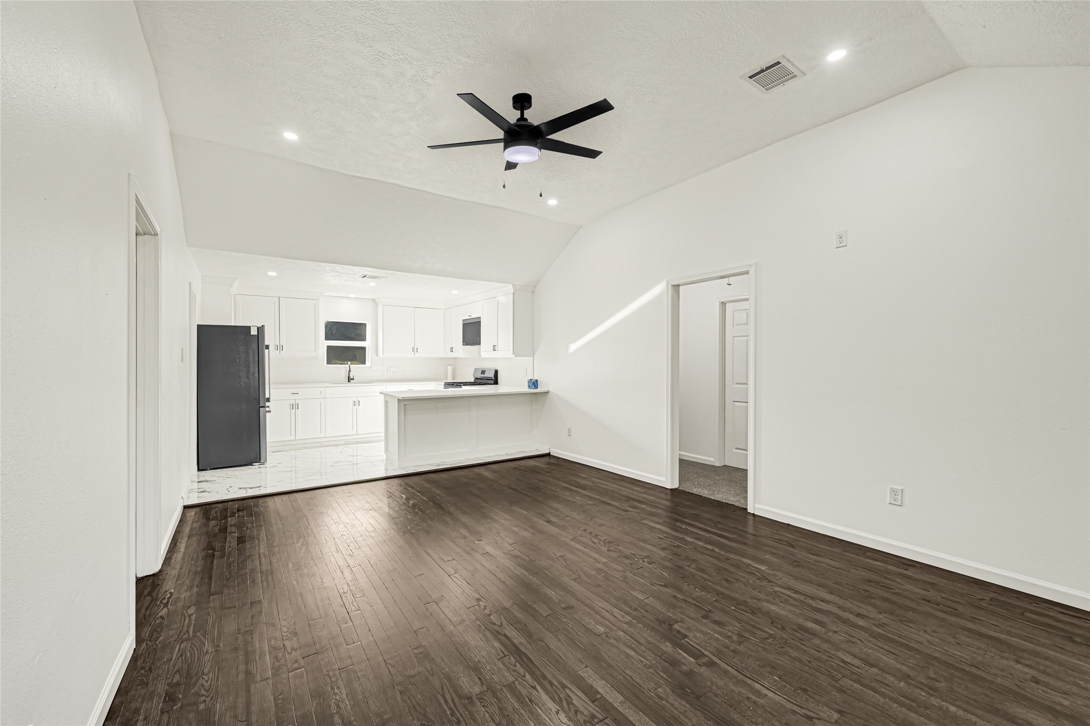 7101 Goforth Street Property Photo 4