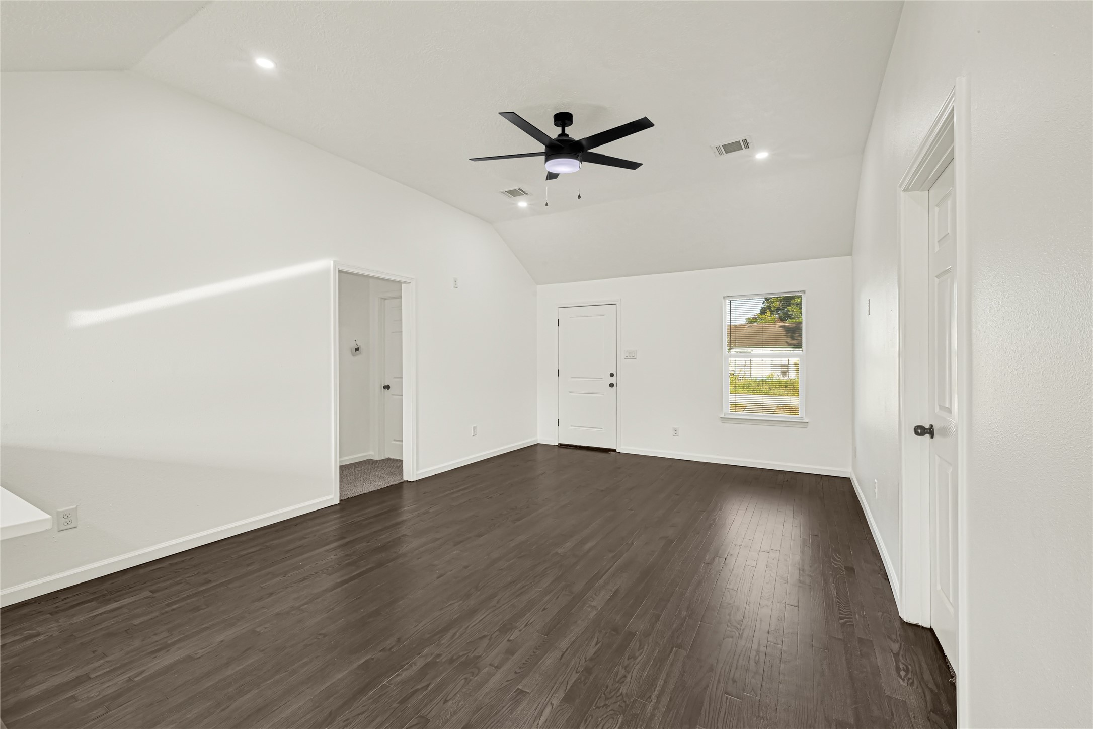7101 Goforth Street Property Photo 6