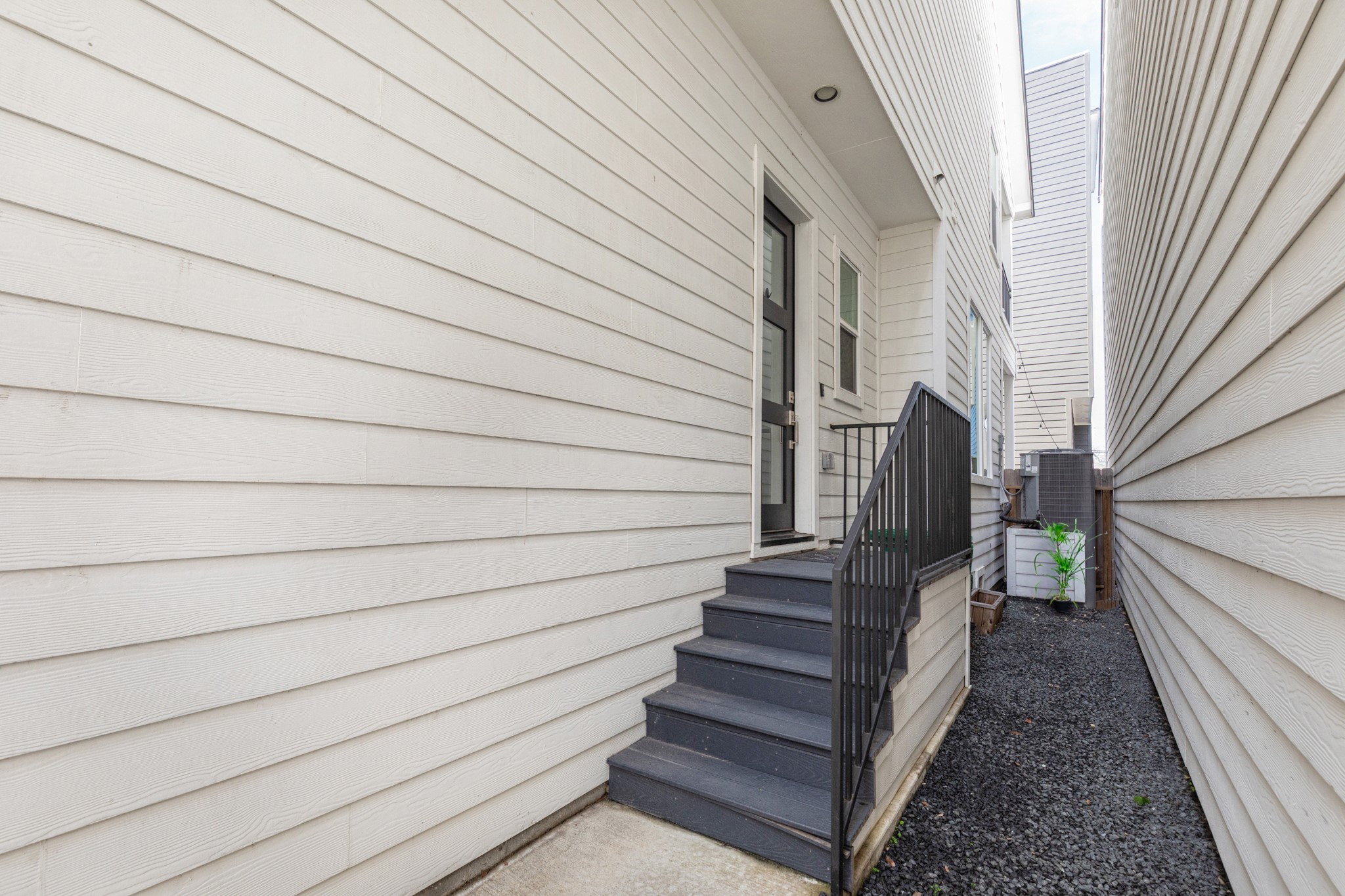 1624 W 24th Street B Property Photo 3