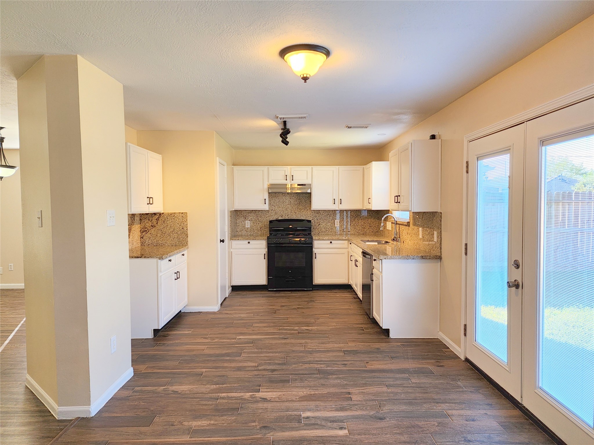 18123 Noble Forest Drive Property Photo 9