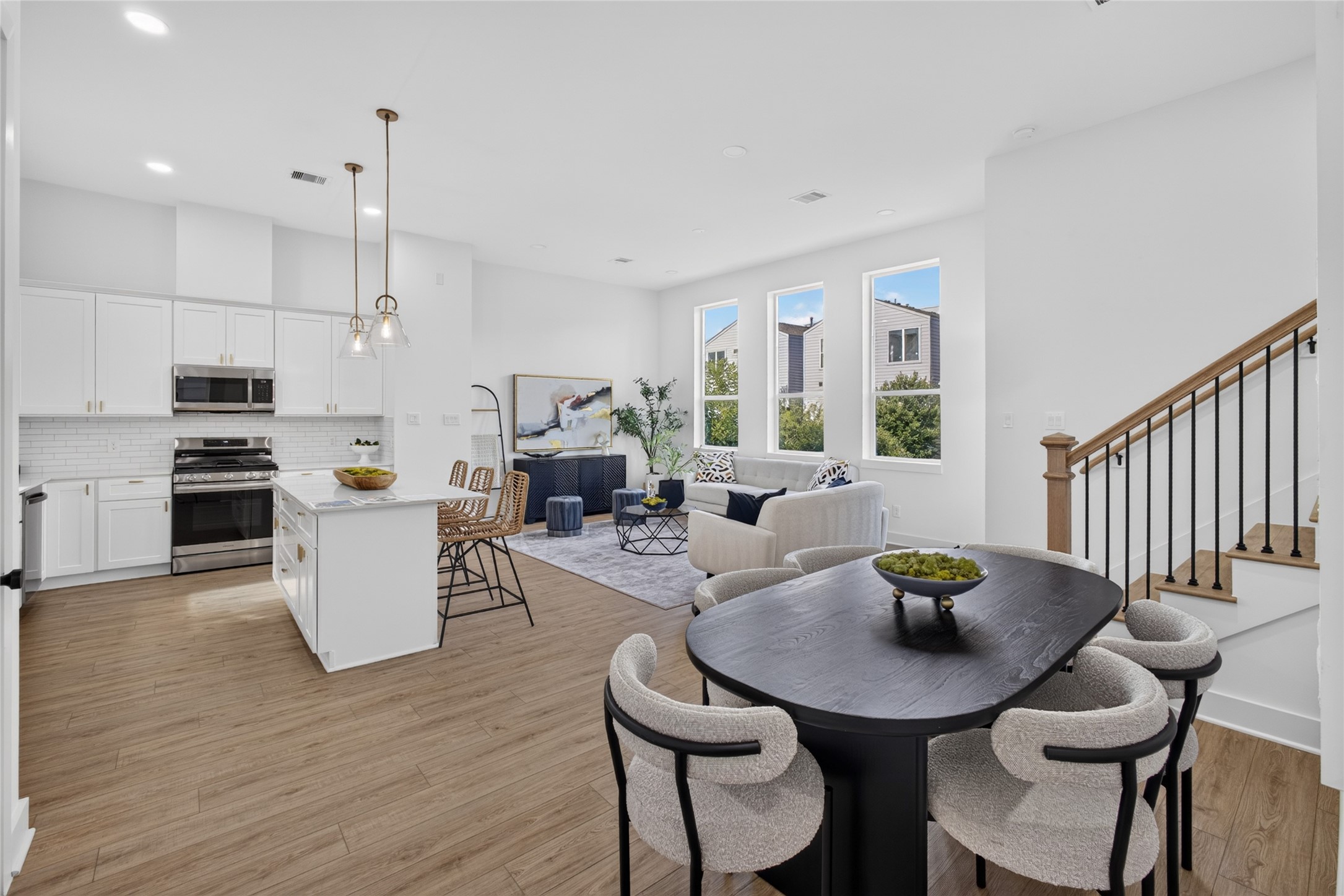 835 Rachel Street E Property Photo 10