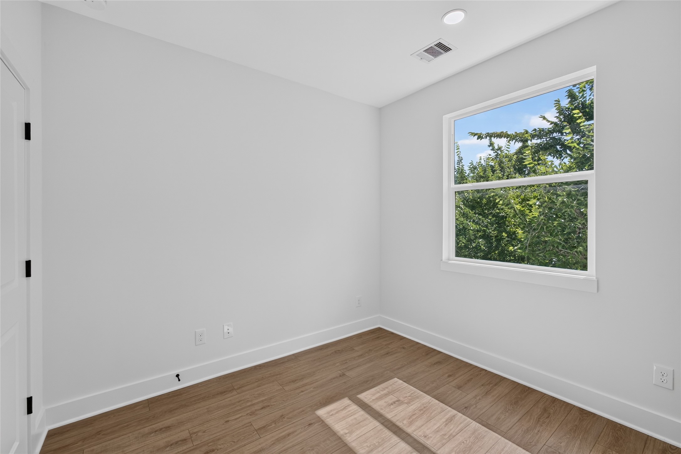 835 Rachel Street E Property Photo 19