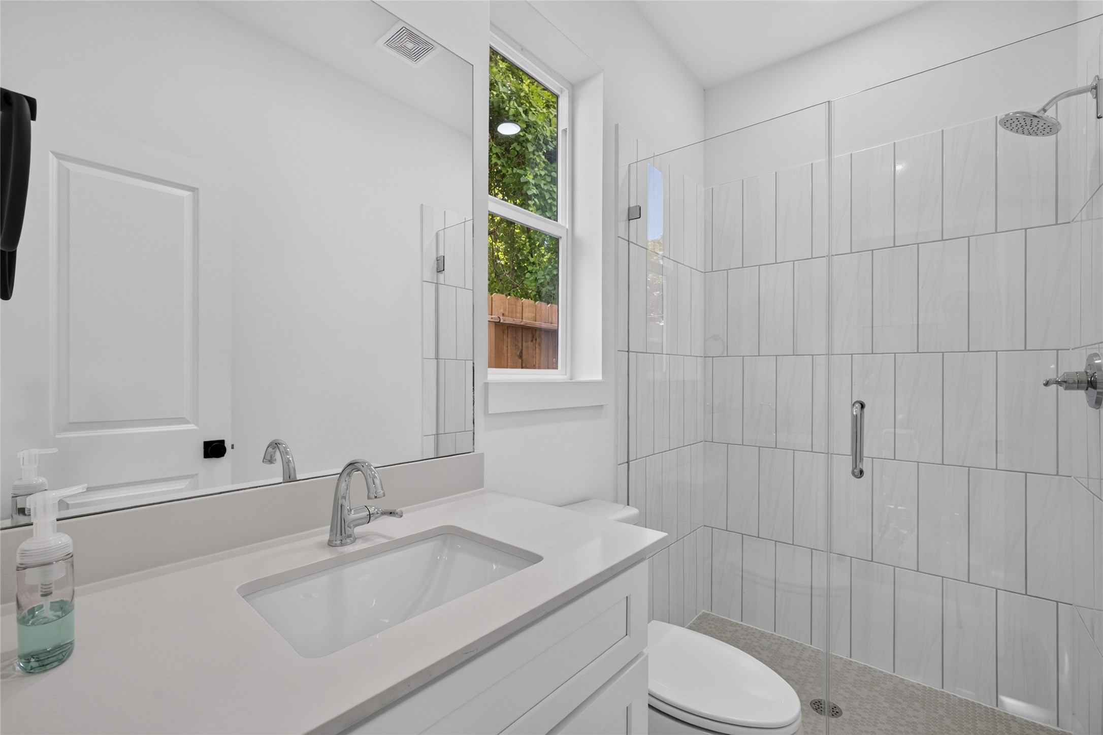 835 Rachel Street E Property Photo 22