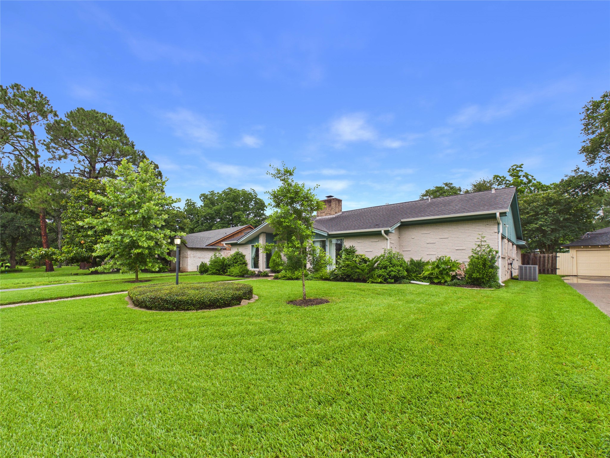 18591 Martinique Drive Property Photo 6