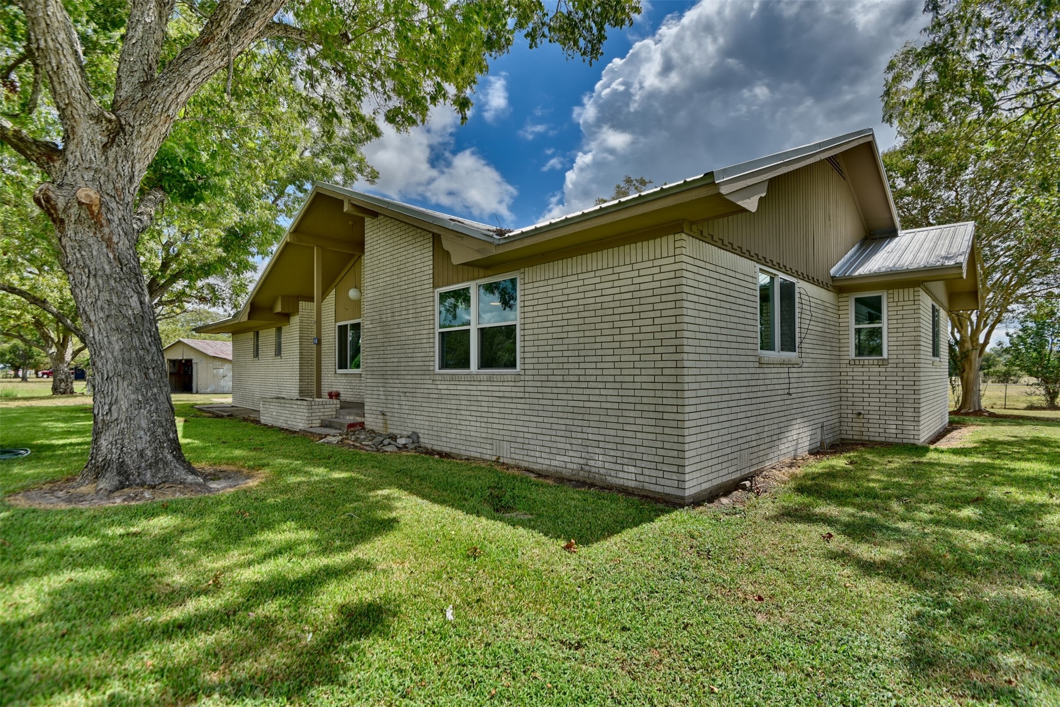 346 Us 290 Property Photo 10