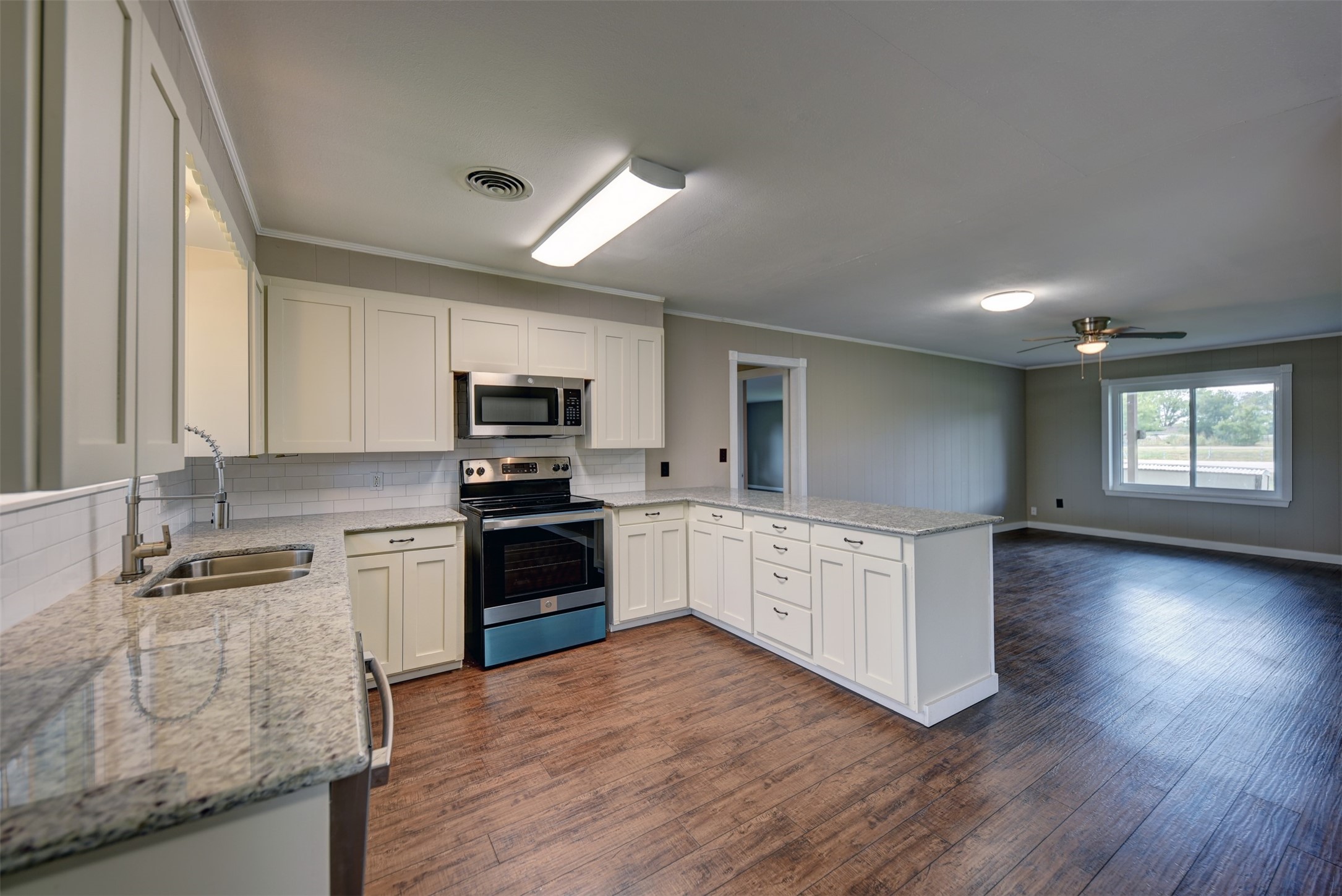 346 Us 290 Property Photo 14
