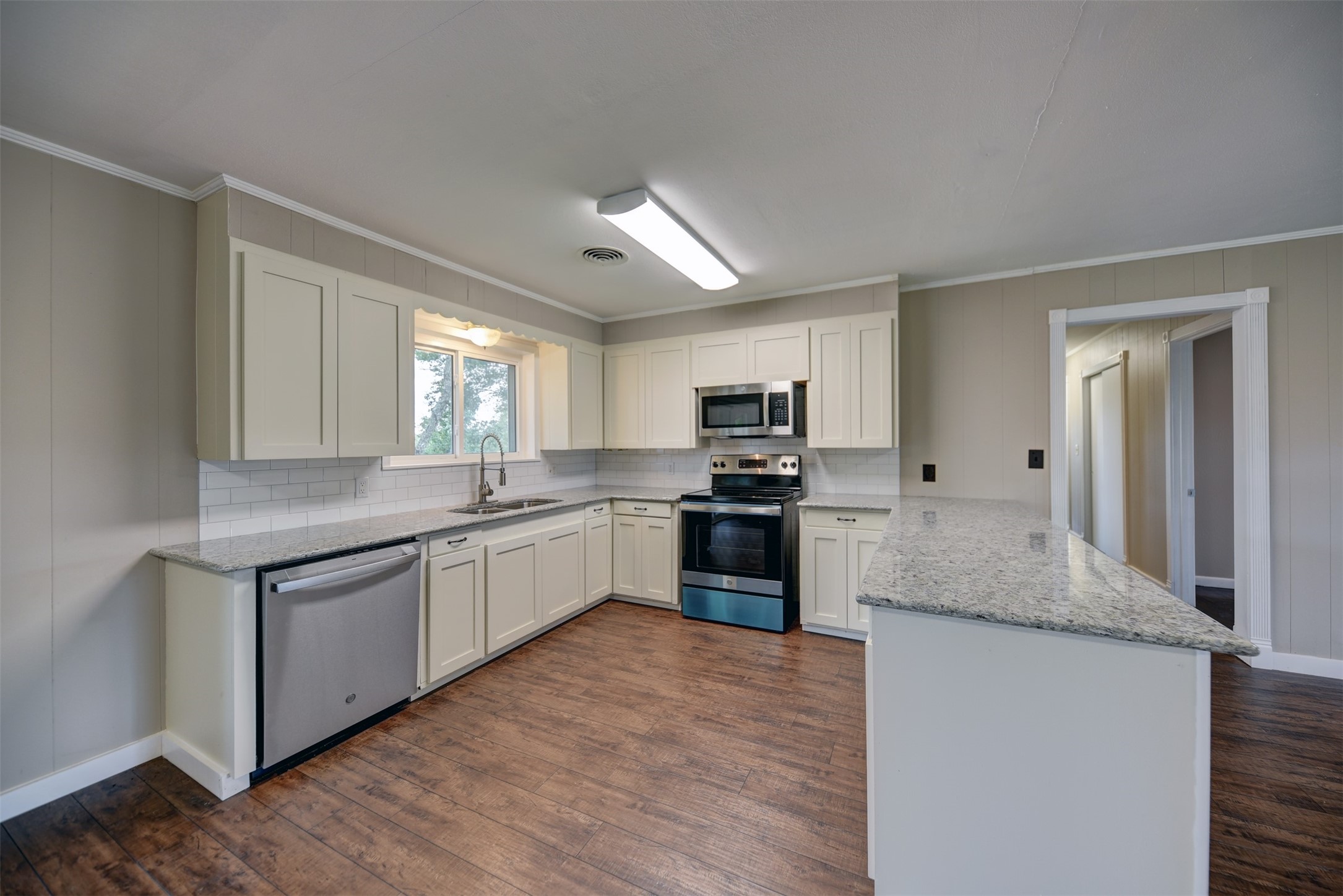 346 Us 290 Property Photo 15