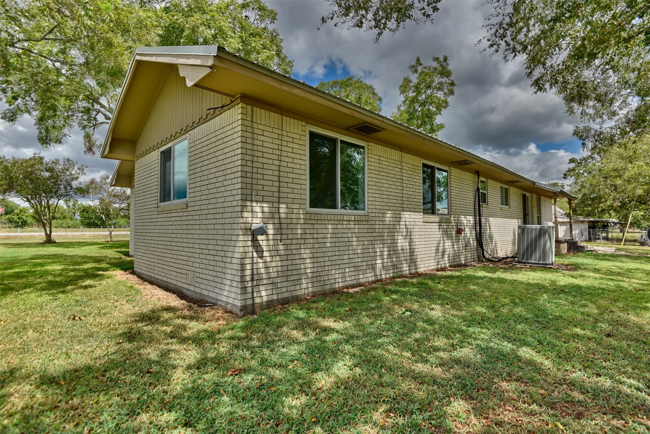 346 Us 290 Property Photo 25