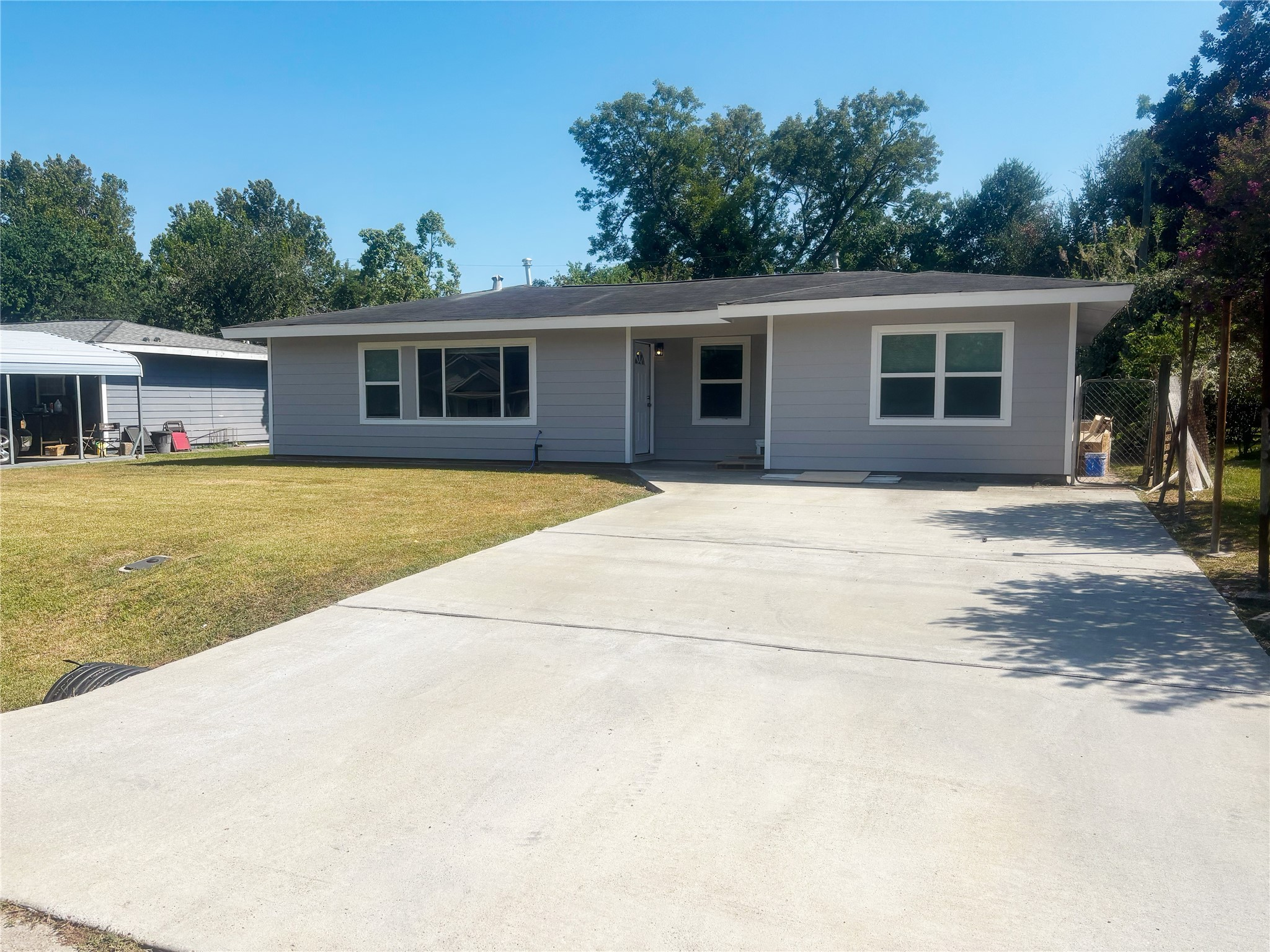 225 Sarlee Drive Property Photo 1