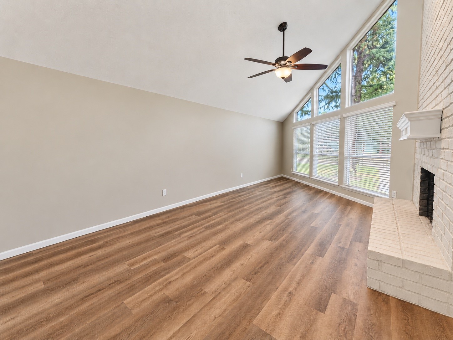 22907 River Birch Drive Property Photo 3