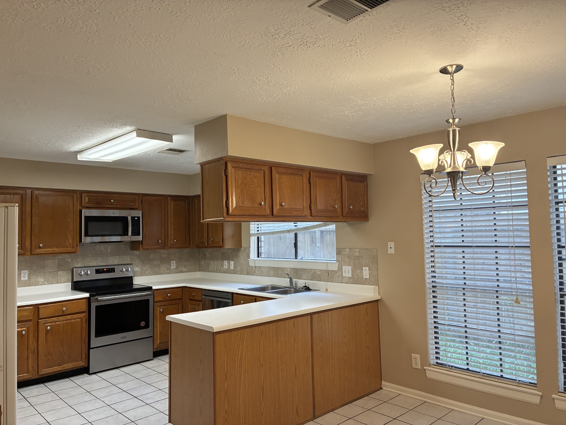 16042 Pinyon Creek Drive Property Photo 7