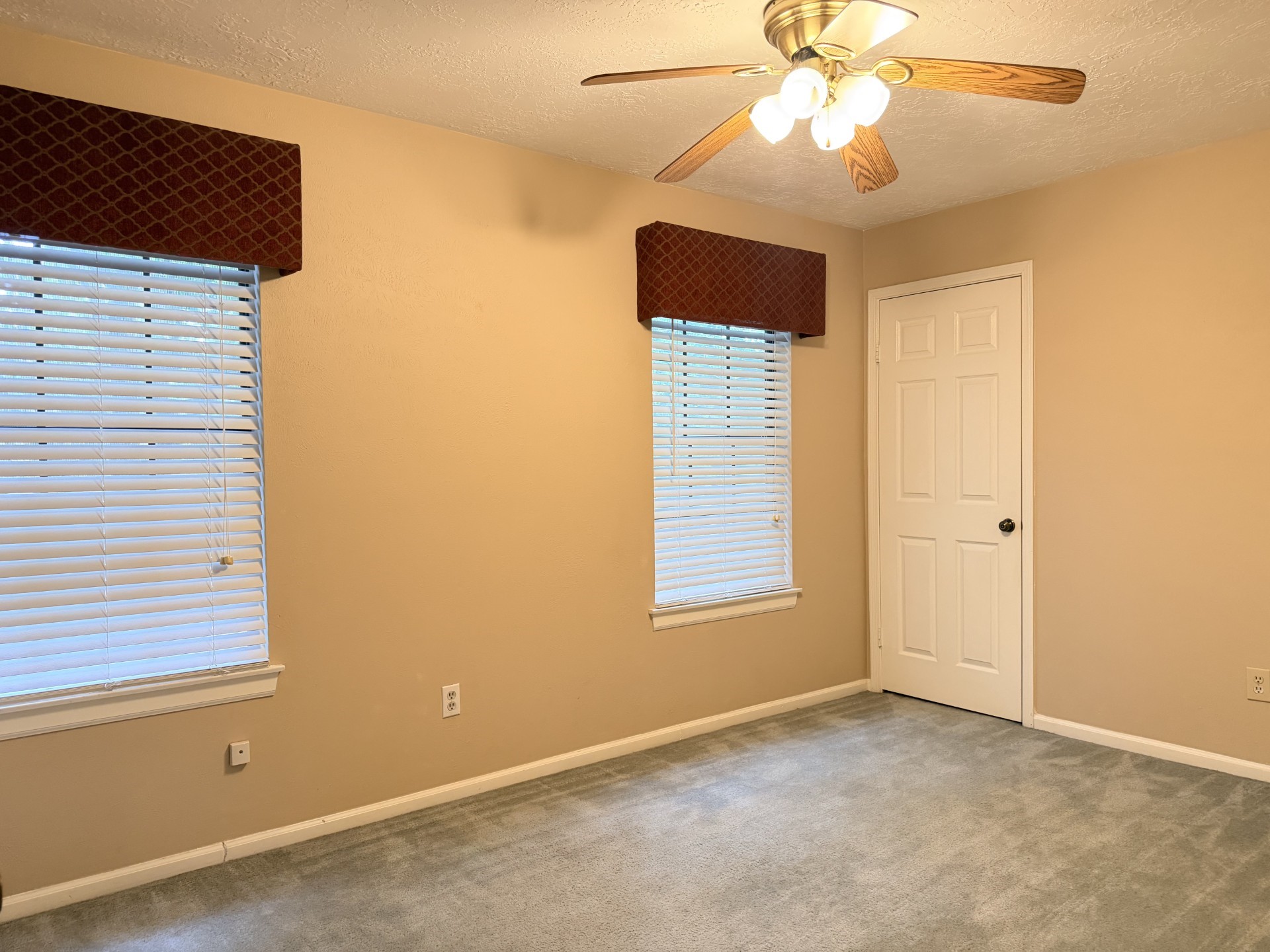 16042 Pinyon Creek Drive Property Photo 26