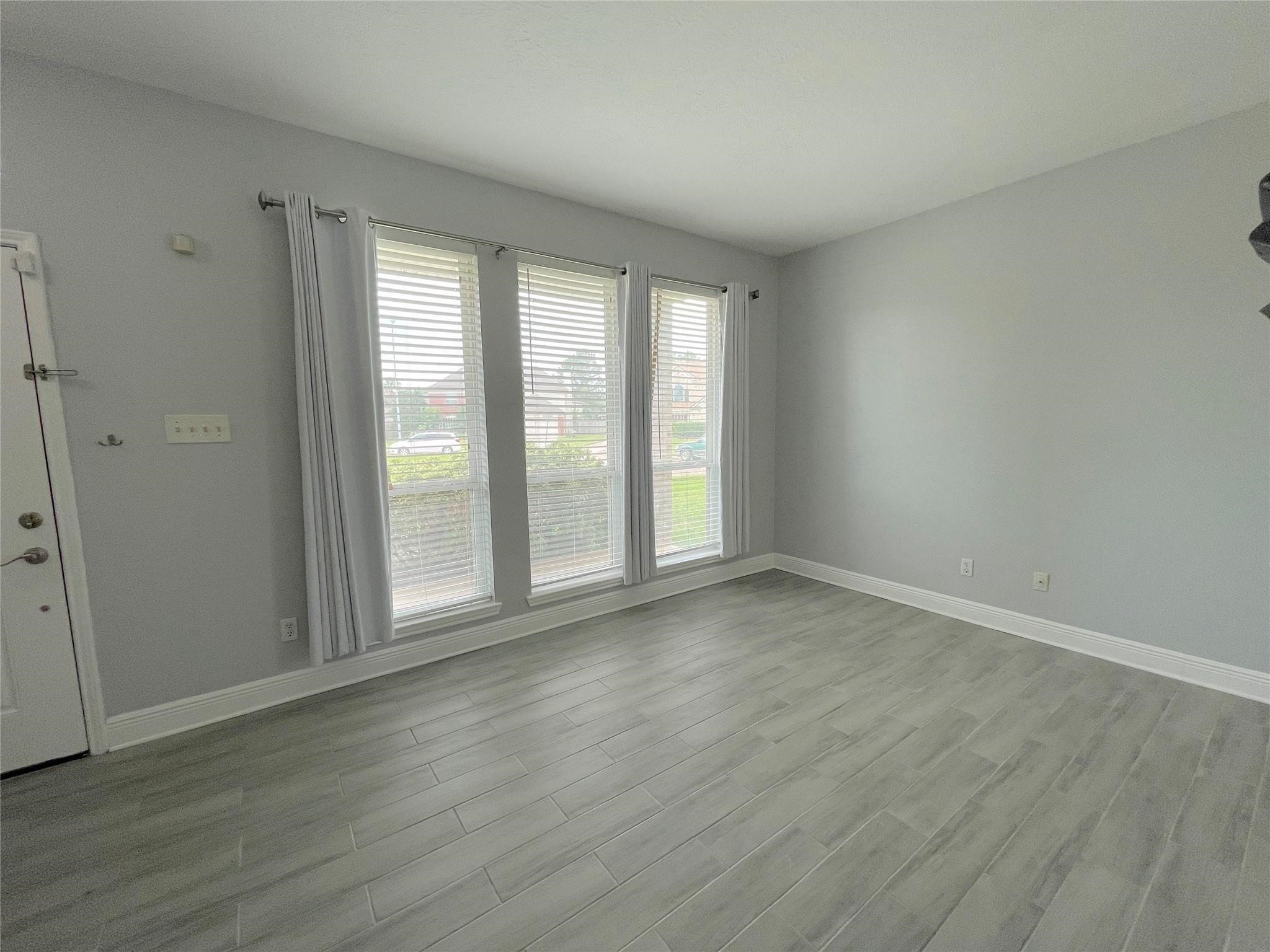 8919 Diamond Lake Lane Property Photo 7