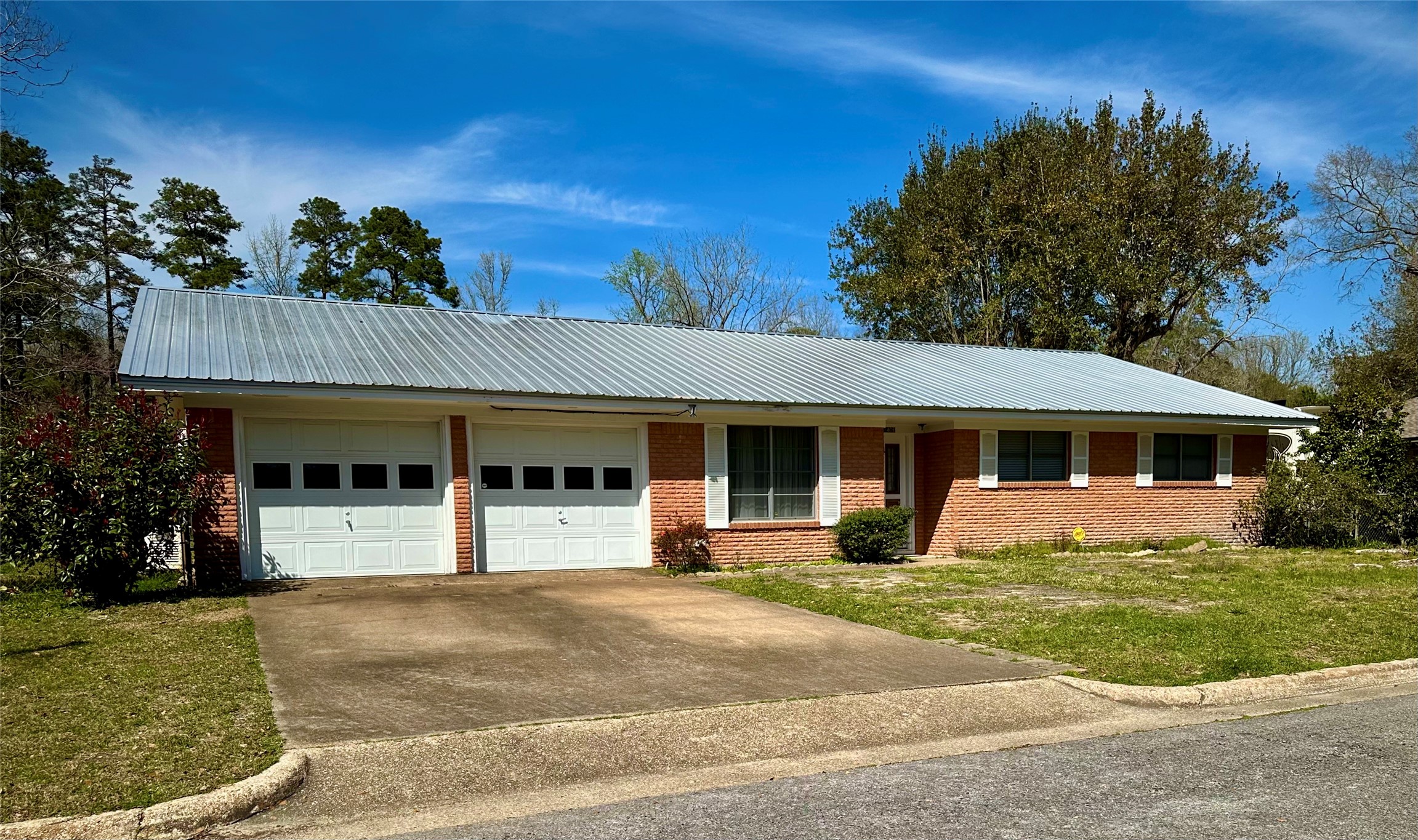 1406 W Dogwood Property Photo
