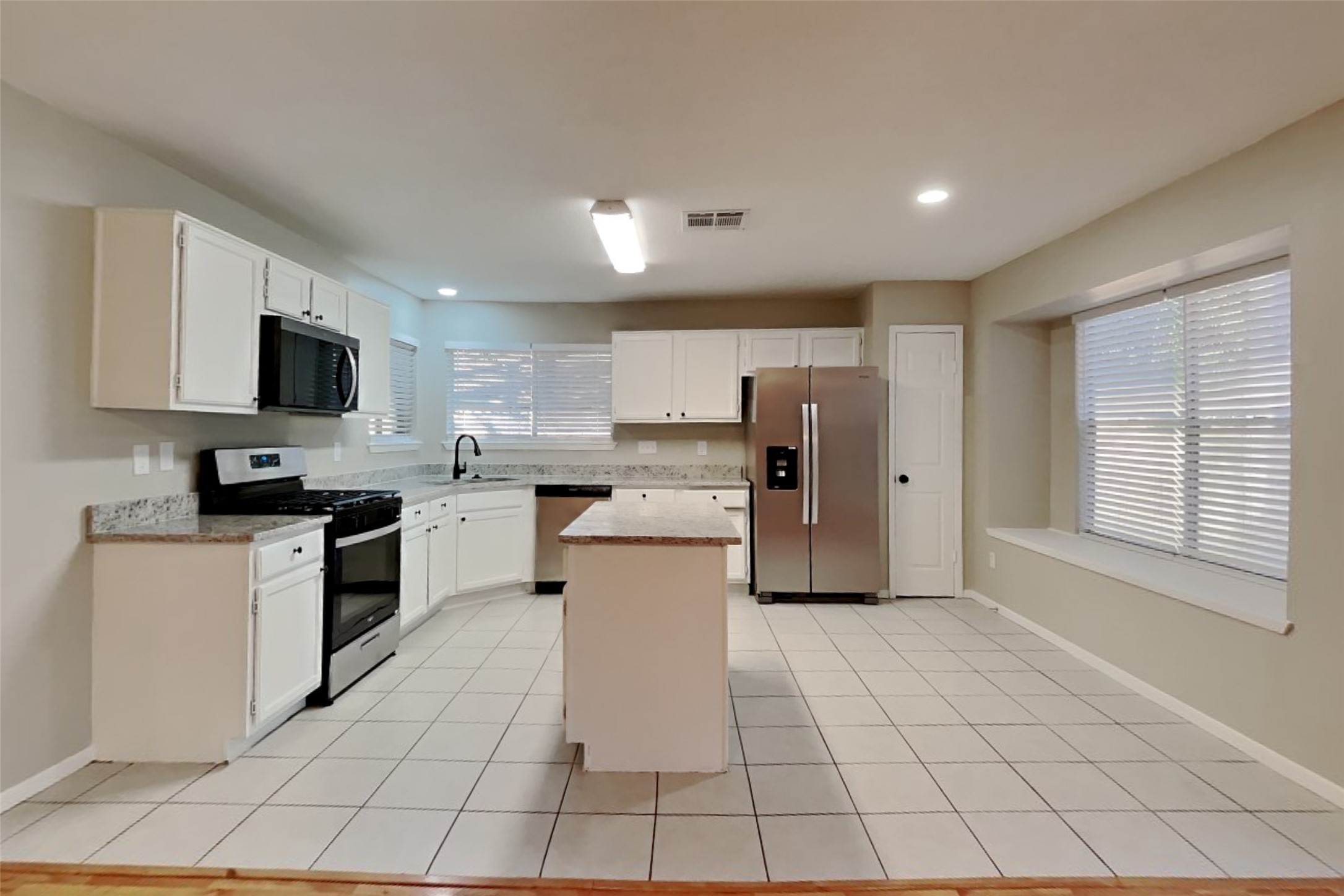 6910 Norvara Trail Property Photo 4