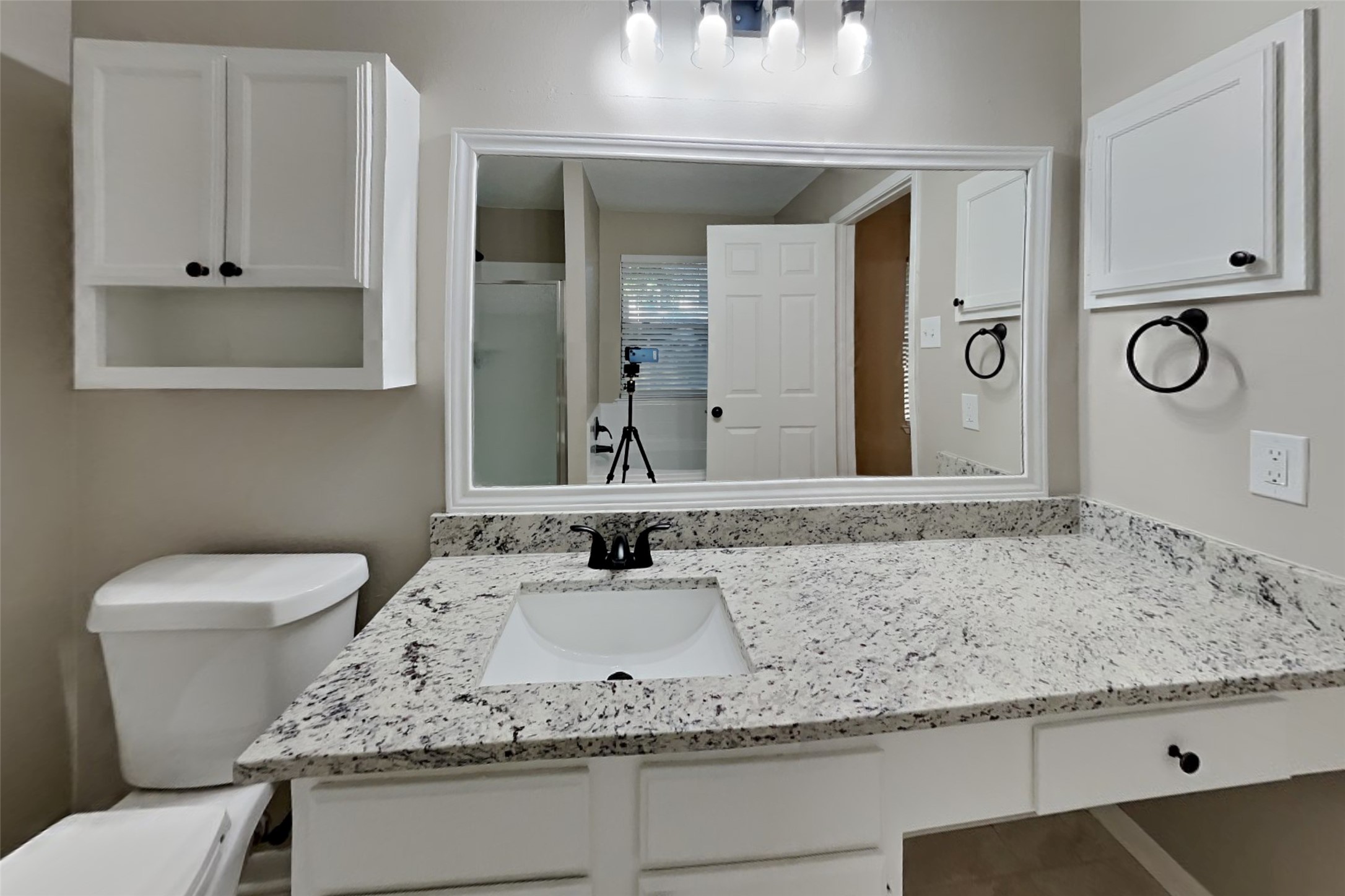 6910 Norvara Trail Property Photo 8