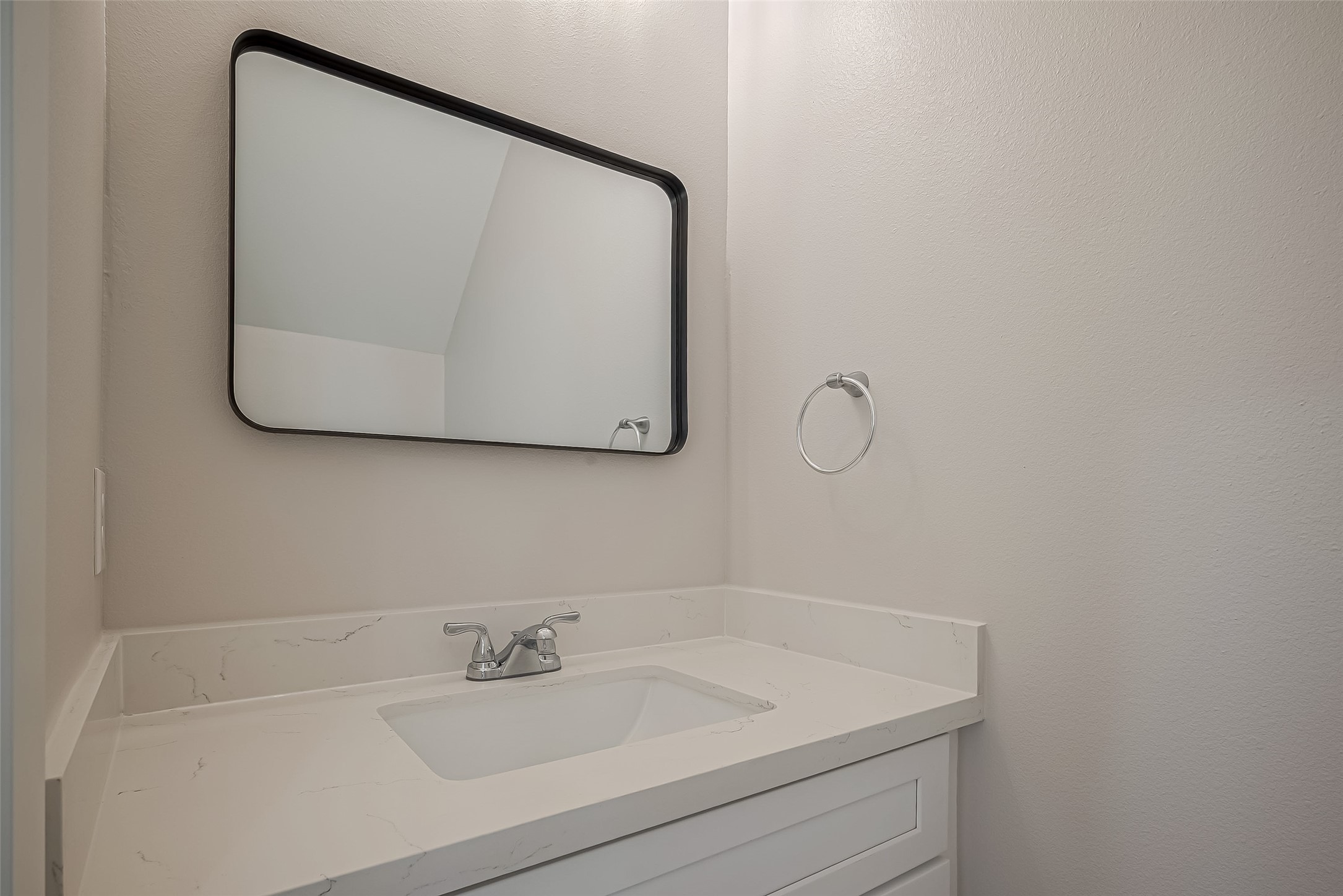 918 Saint Clair Street B Property Photo 21