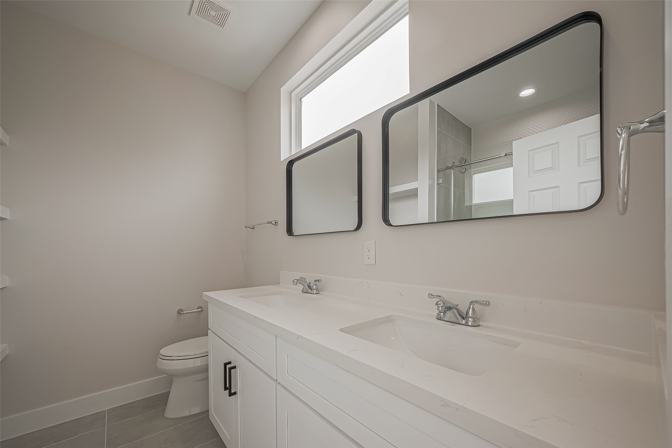 918 Saint Clair Street B Property Photo 26