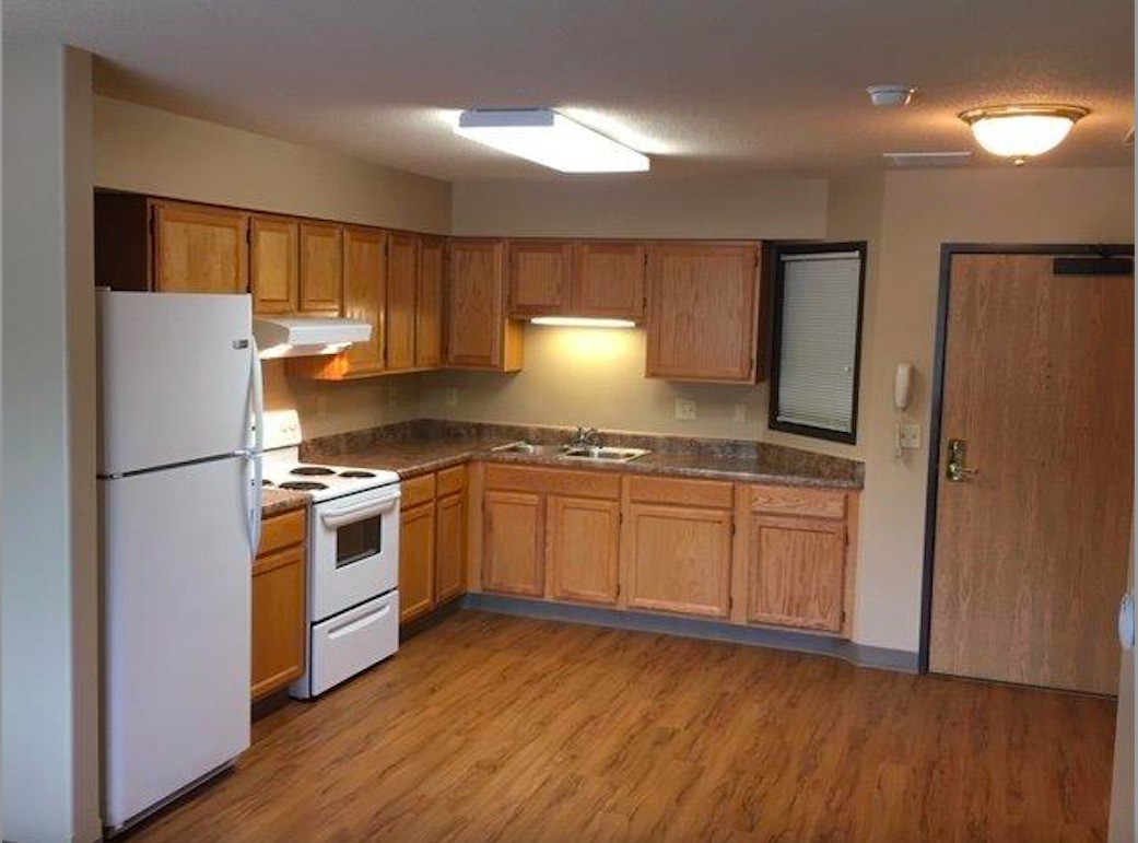 741 Streeter Dr Property Photo 4