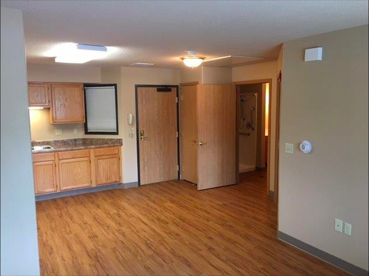 741 Streeter Dr Property Photo 8