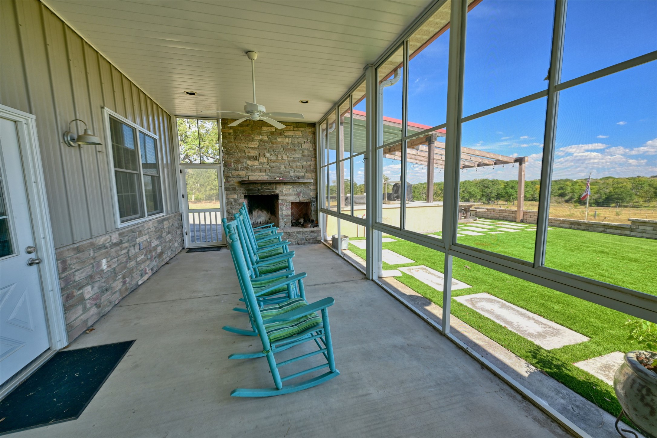 5960 Schoenau Road Property Photo 8