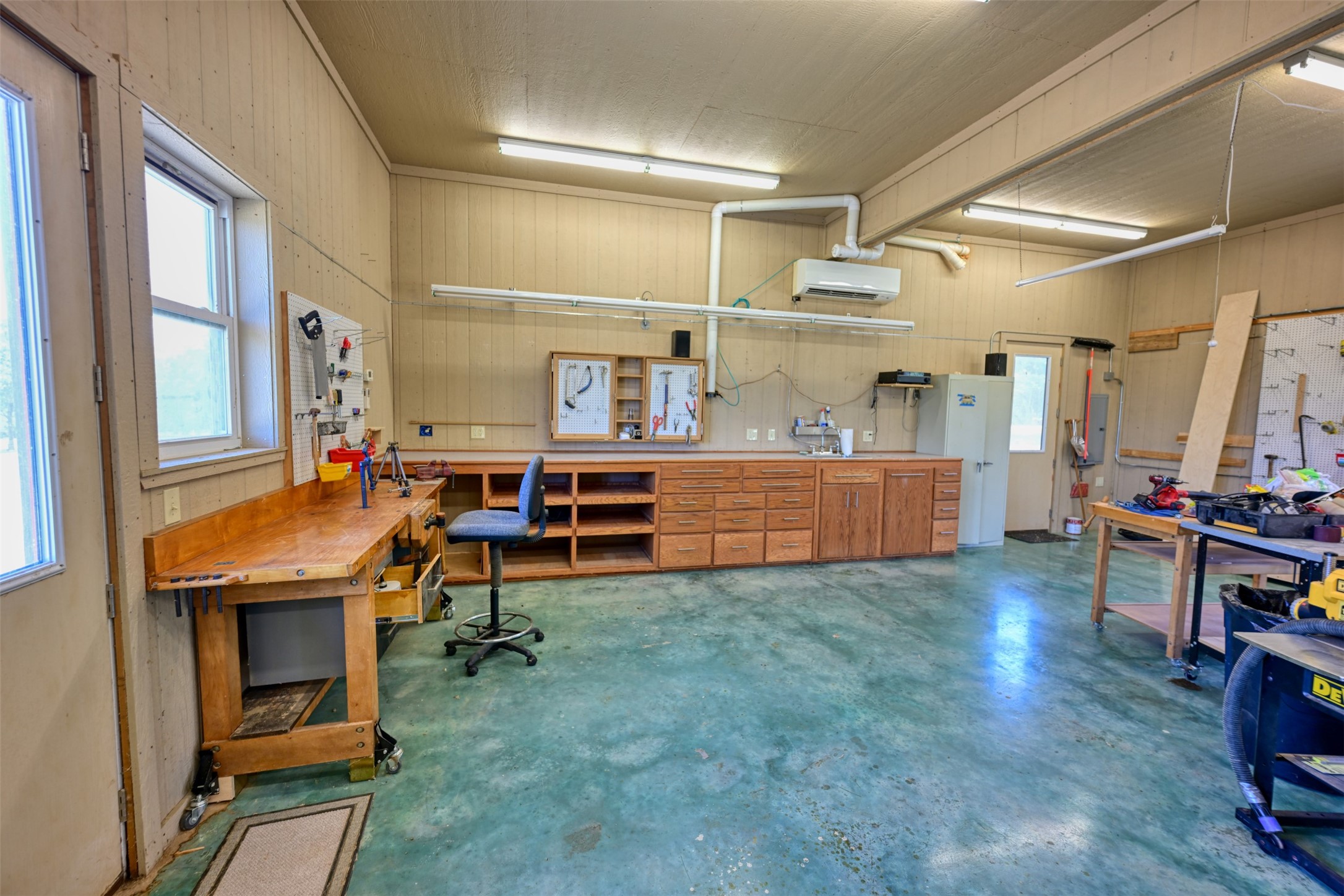 5960 Schoenau Road Property Photo 32