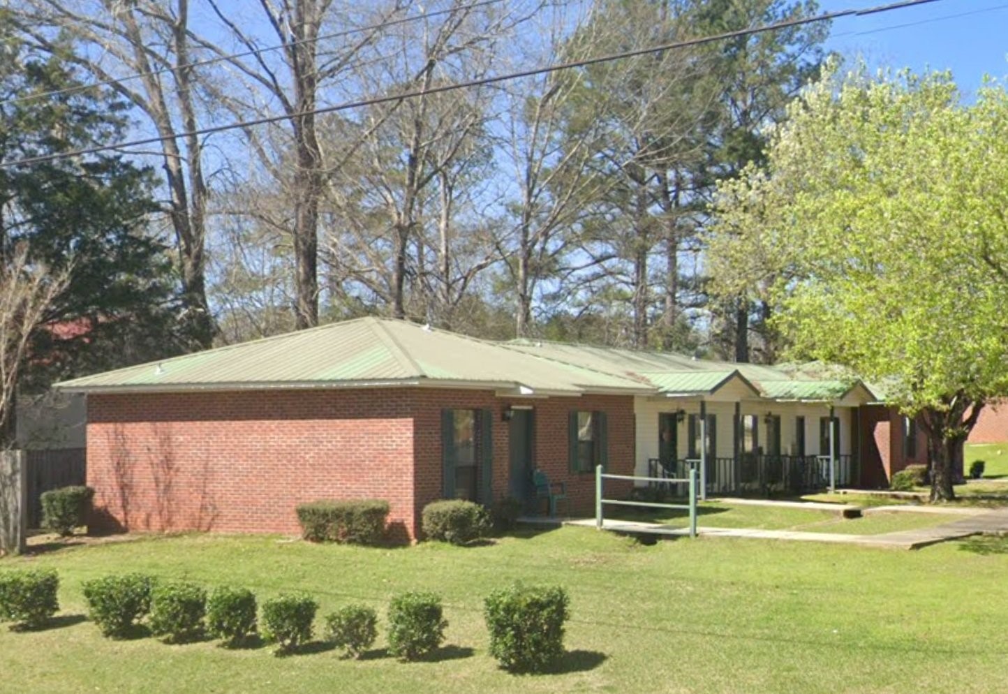 4191 Broad St Property Photo 4