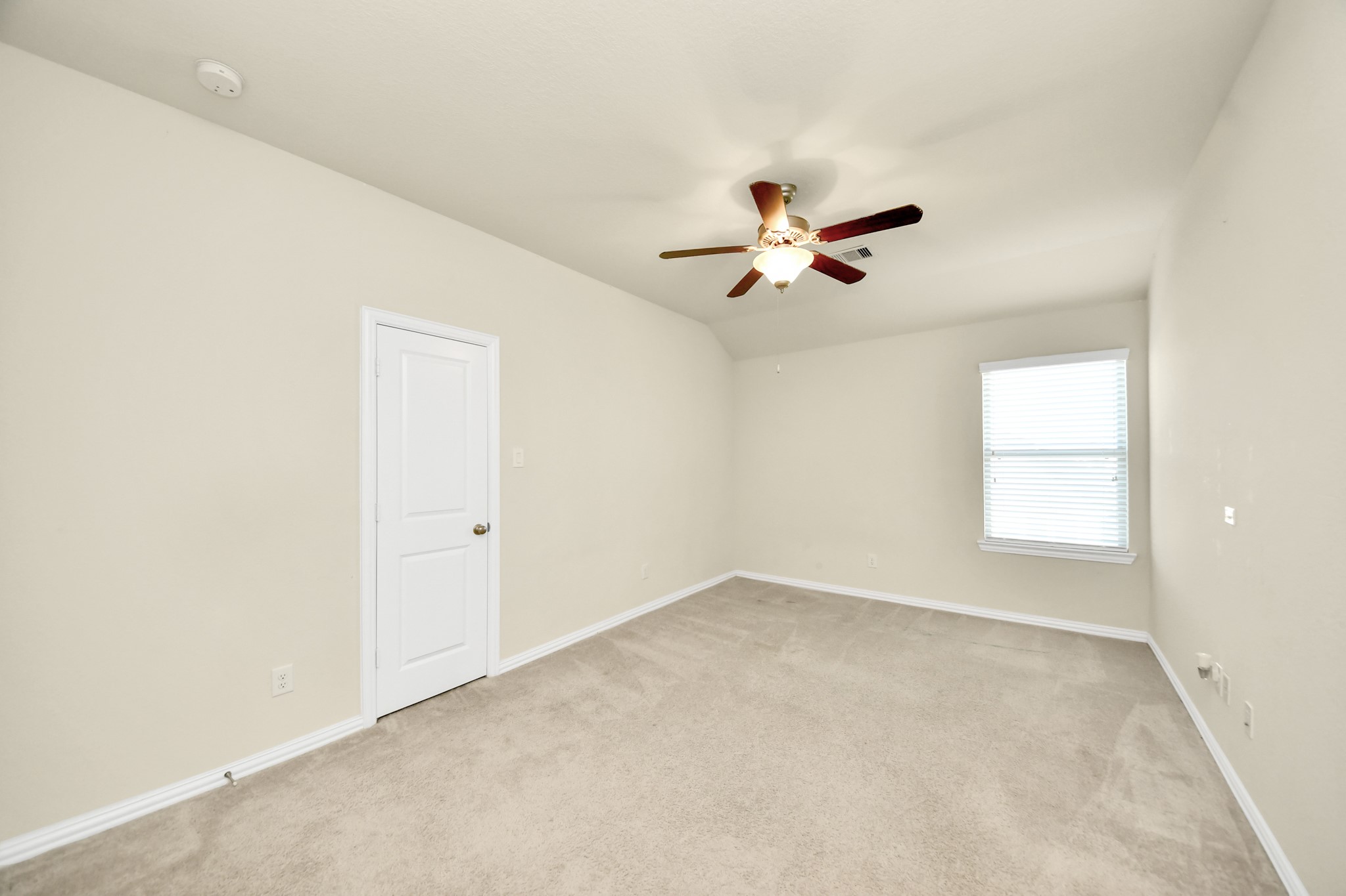 2406 Shoal Valley Lane Property Photo 36