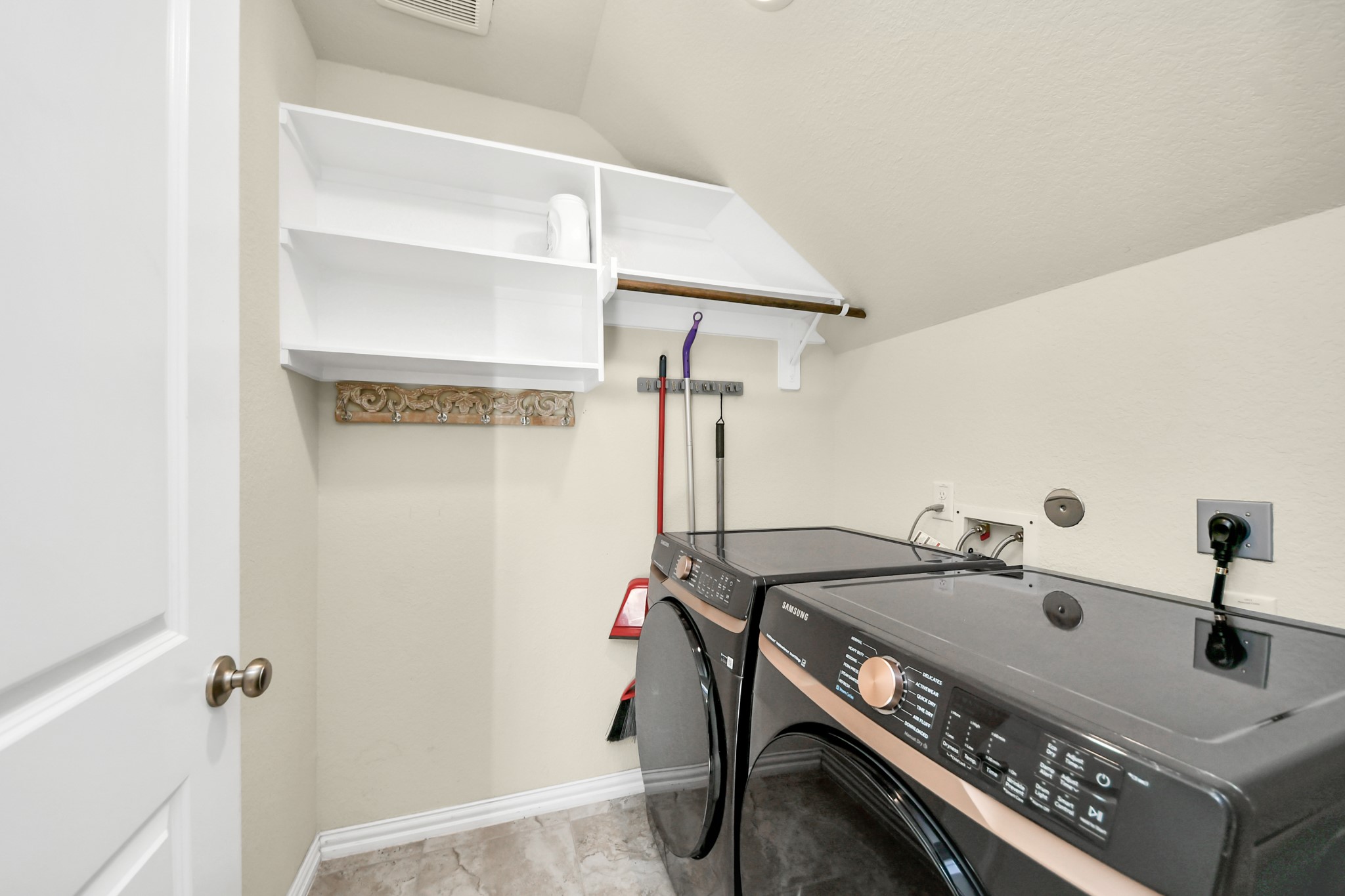 2406 Shoal Valley Lane Property Photo 40