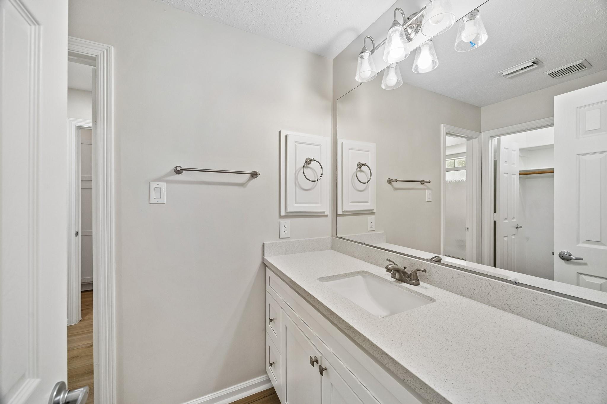 906 Valley Commons Drive Property Photo 27
