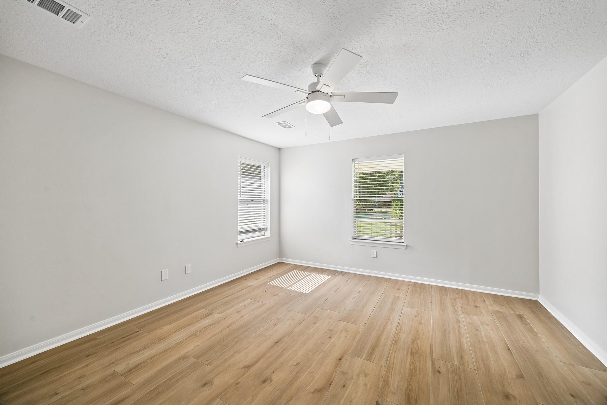 906 Valley Commons Drive Property Photo 31