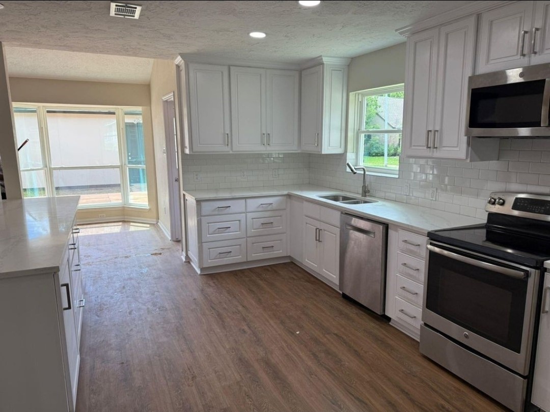 2227 Cherry Bend Dr Property Photo 5