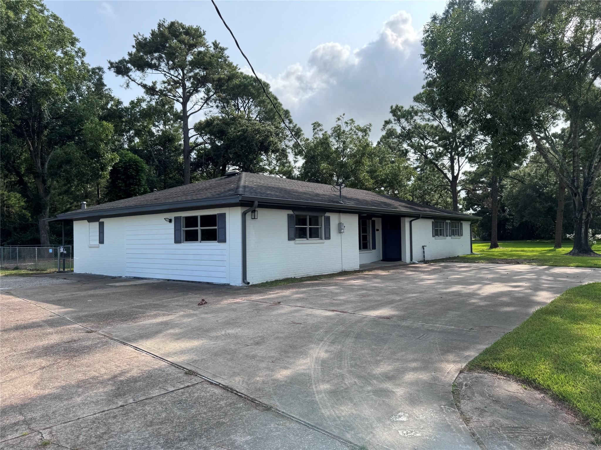 319 E South Street Property Photo 2