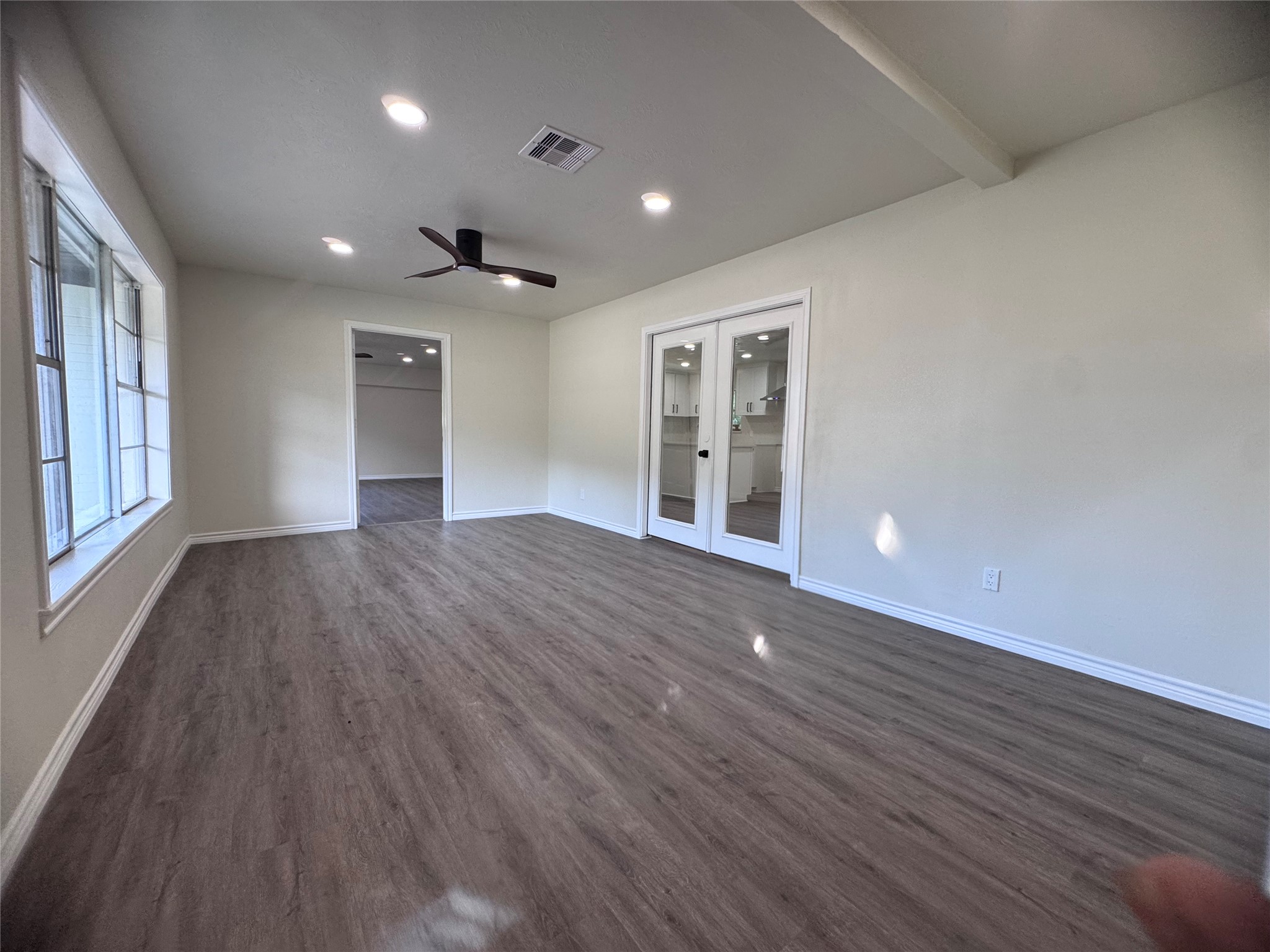 319 E South Street Property Photo 4