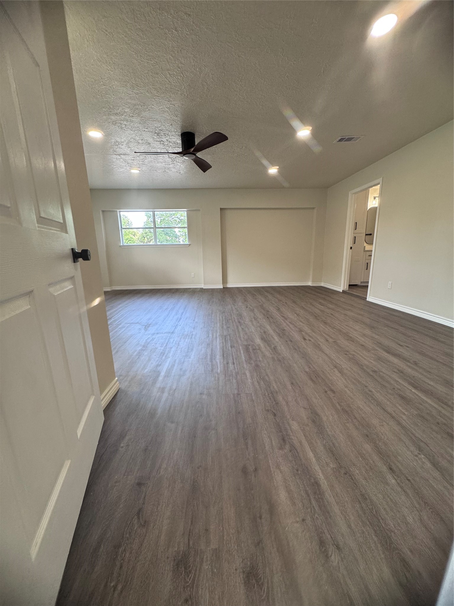 319 E South Street Property Photo 6