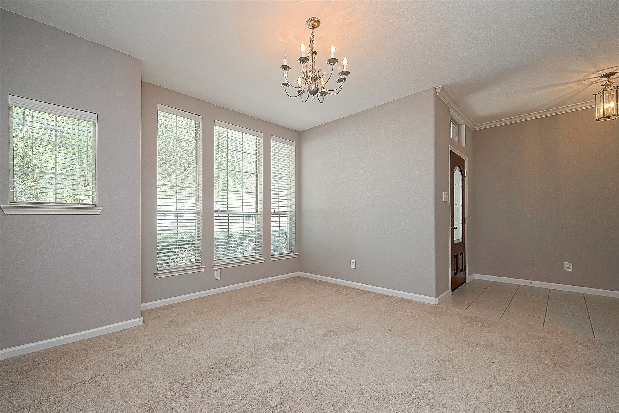 5203 Heatherdawn Court Property Photo 4